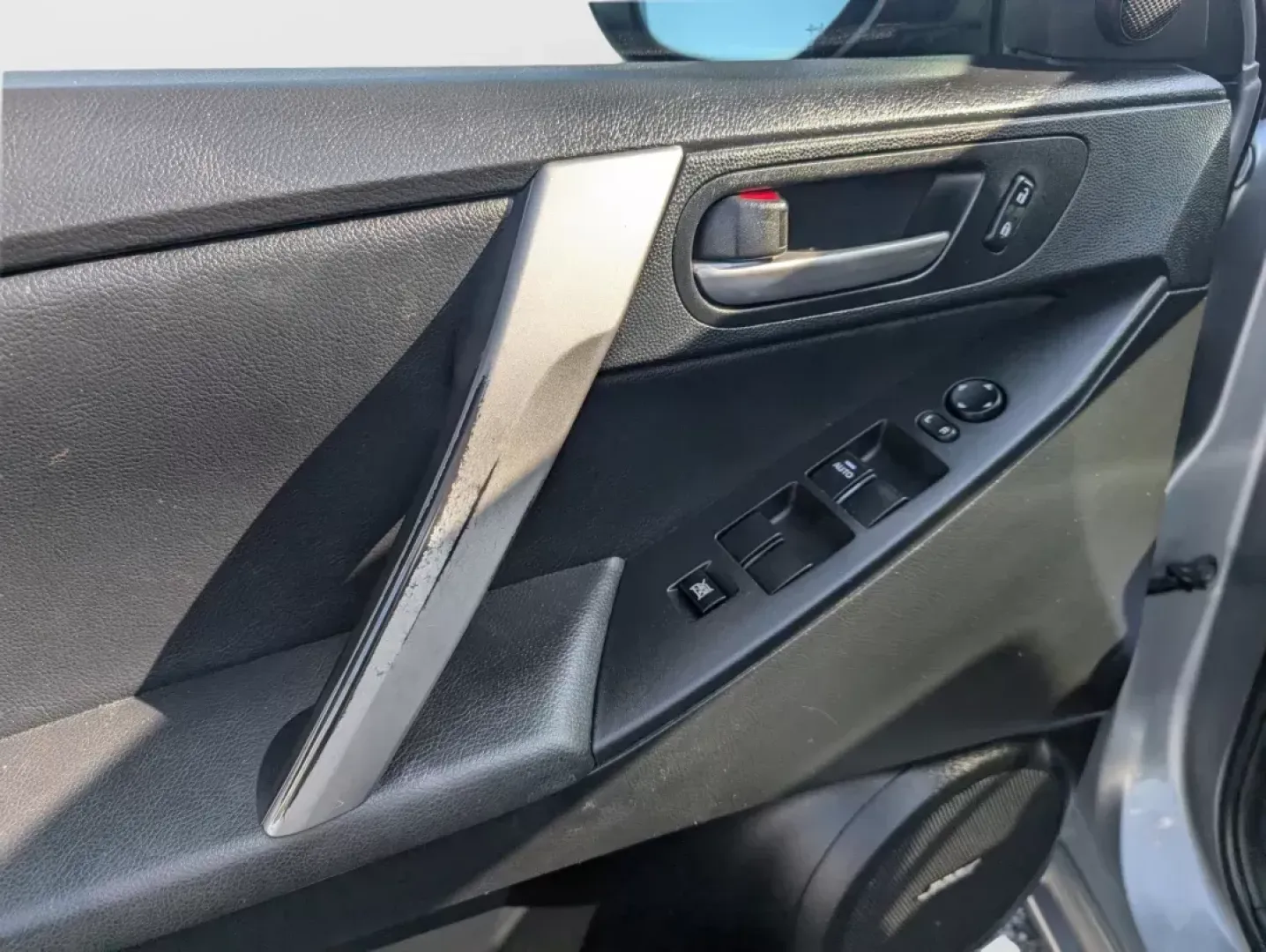 2013 Mazda Mazda3 i Grand Touring (JM1BL1W73D1) with an Gas I4 2.0L/122 engine, 6-Speed Automatic transmission, located at 3959 U.S. 80 W, Phenix City, AL, 36870, (334) 297-4885, 32.469296, -85.135185 - 2013 Mazda Mazda3 i Grand Touring - Photo#8