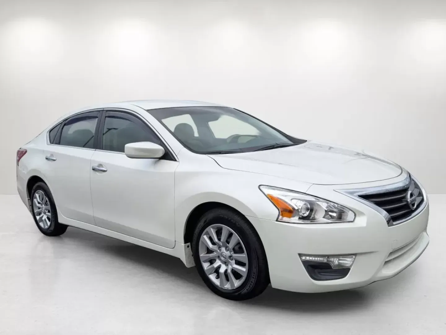 2013 /Beige Nissan Altima 2.5 S (1N4AL3AP2DC) with an Other engine, located at 5115 14th Ave., Columbus, GA, 31904, (706) 323-0345, 32.511494, -84.971046 - Experience the freedom of the open road with the 2013 Nissan Altima 2.5 S, the perfect sedan for your daily commute or weekend getaways. This stylish and efficient vehicle is ideal for budget-conscious buyers and growing families alike, providing comfort and reliability without breaking the bank. At - Photo#2