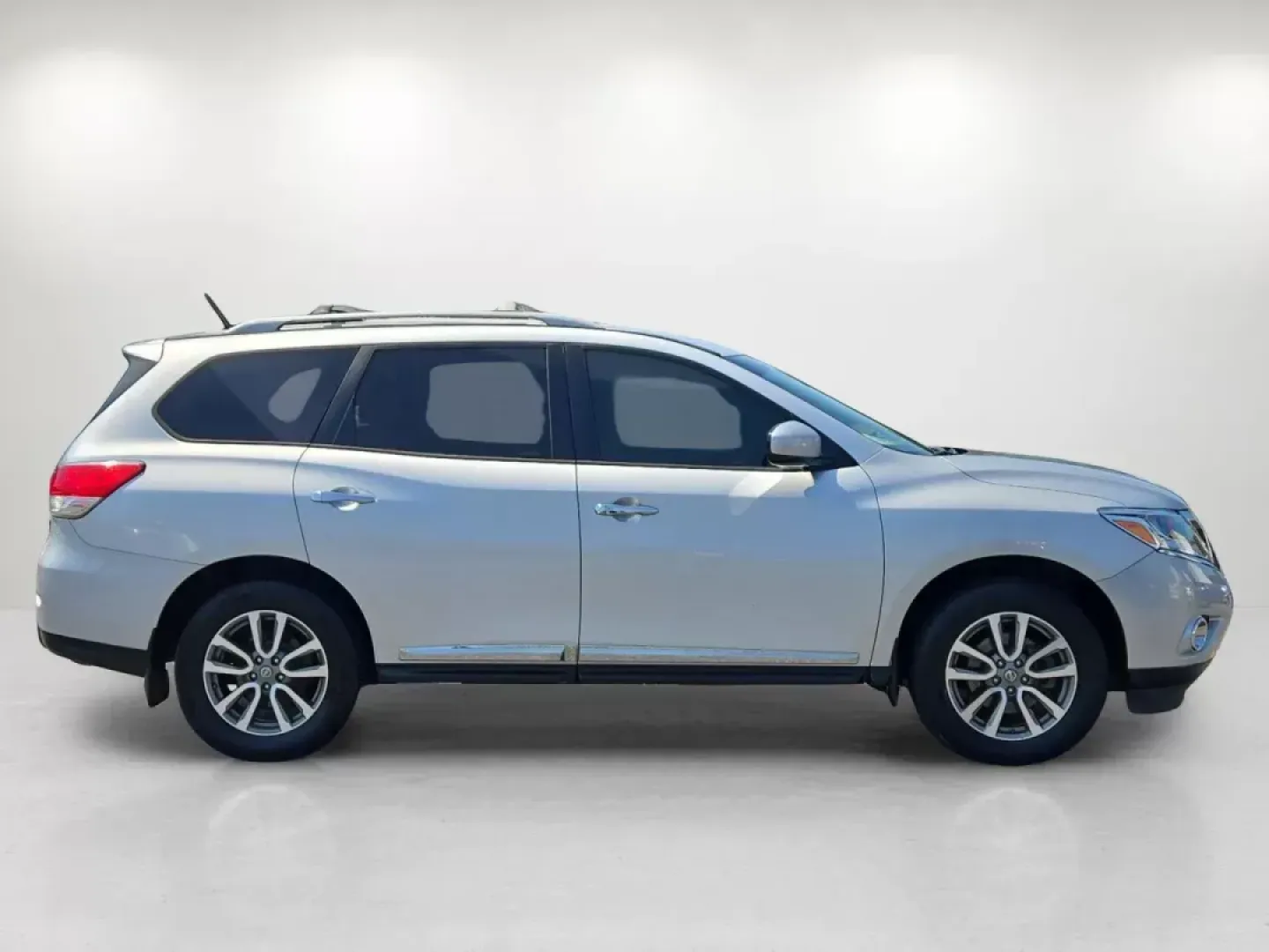 2013 /Charcoal Nissan Pathfinder SL (5N1AR2MN7DC) with an Other engine, located at 5115 14th Ave., Columbus, GA, 31904, (706) 323-0345, 32.511494, -84.971046 - **Discover Adventure with the 2013 Nissan Pathfinder SL at Gils Auto - Columbus!**<br /> <br /> Are you ready to elevate your family adventures or weekend getaways? Look no further than the 2013 Nissan Pathfinder SL, an SUV that perfectly marries comfort, technology, and versatility. With ample spac - Photo#3