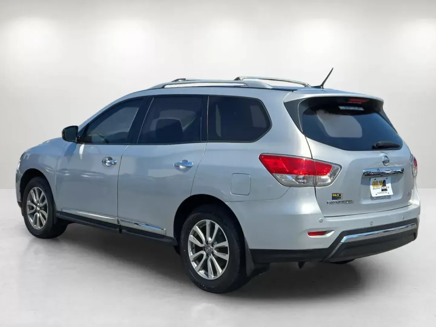 2013 /Charcoal Nissan Pathfinder SL (5N1AR2MN7DC) with an Other engine, located at 5115 14th Ave., Columbus, GA, 31904, (706) 323-0345, 32.511494, -84.971046 - **Discover Adventure with the 2013 Nissan Pathfinder SL at Gils Auto - Columbus!**<br /> <br /> Are you ready to elevate your family adventures or weekend getaways? Look no further than the 2013 Nissan Pathfinder SL, an SUV that perfectly marries comfort, technology, and versatility. With ample spac - Photo#7