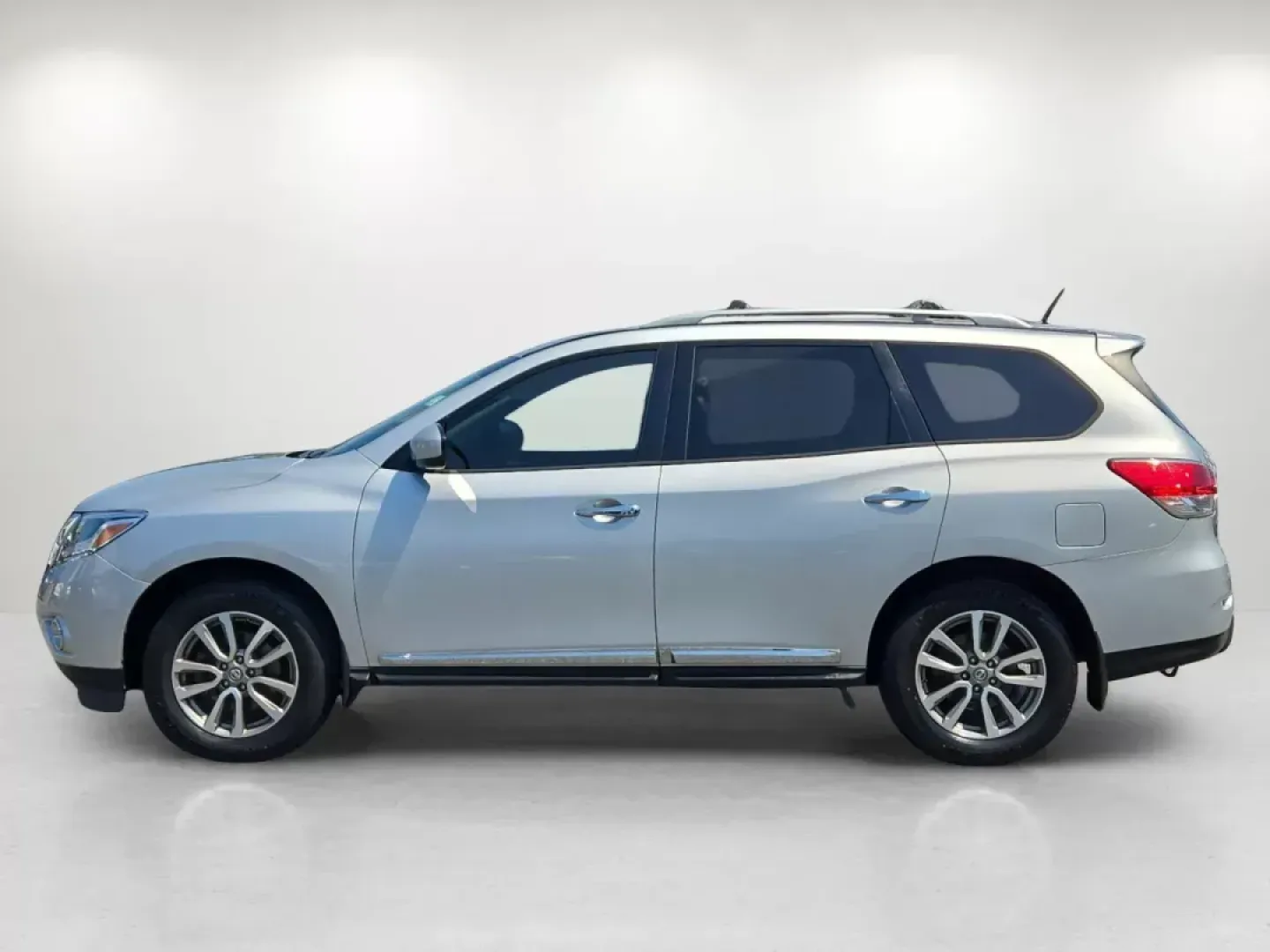 2013 /Charcoal Nissan Pathfinder SL (5N1AR2MN7DC) with an Other engine, located at 5115 14th Ave., Columbus, GA, 31904, (706) 323-0345, 32.511494, -84.971046 - **Discover Adventure with the 2013 Nissan Pathfinder SL at Gils Auto - Columbus!**<br /> <br /> Are you ready to elevate your family adventures or weekend getaways? Look no further than the 2013 Nissan Pathfinder SL, an SUV that perfectly marries comfort, technology, and versatility. With ample spac - Photo#8