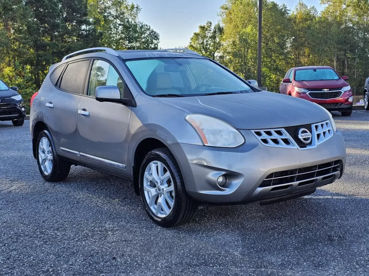 2013 /Gray Nissan Rogue SL (JN8AS5MV4DW) with an Other engine, located at 521 Old Farm Lane Rd, Prattville, AL, 36066, (334) 325-1505, 32.482460, -86.416367 - **Explore New Horizons with the 2013 Nissan Rogue SL AWD at Gils Auto - Your Trusted Buy Here Pay Here Dealer in Phenix City, AL!**<br /> <br /> Are you ready to take your adventures to the next level? Whether you're a busy parent navigating carpool duties, a commuter tackling daily traffic, or an a - Photo#2
