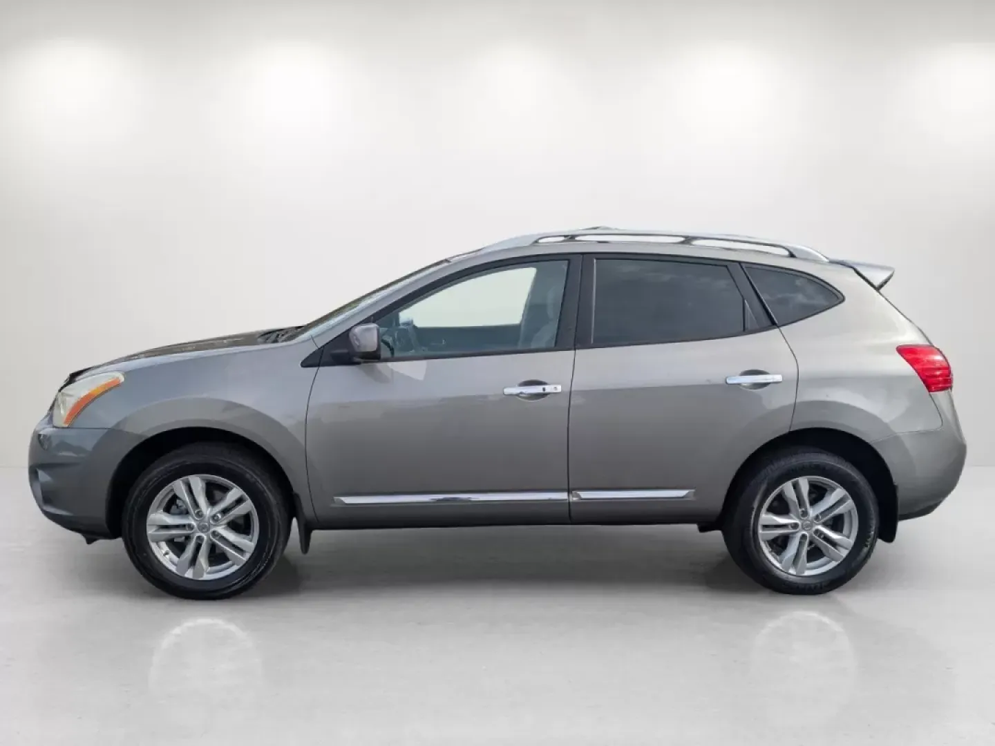 2013 /Gray Nissan Rogue SV (JN8AS5MT6DW) with an Other engine, located at 3959 U.S. 80 W, Phenix City, AL, 36870, (334) 297-4885, 32.469296, -85.135185 - **Conquer Your Daily Adventures with the 2013 Nissan Rogue SV at Gils Auto in Phenix City, AL!**<br /> <br /> Are you ready to elevate your daily commute, family outings, or weekend adventures? The 2013 Nissan Rogue SV is here to meet all your lifestyle needs. With its spacious interior, smooth hand - Photo#8