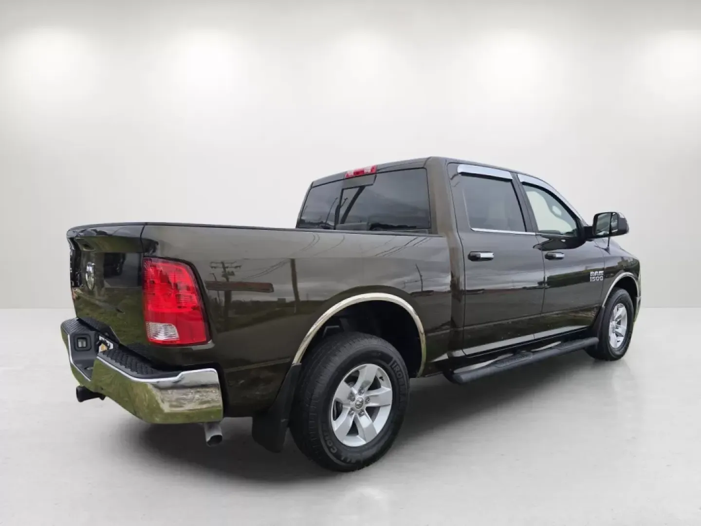 2013 /Canyon Brown/Light Frost Beige Interior Ram 1500 SLT (1C6RR6LG0DS) with an Other engine, located at 5115 14th Ave., Columbus, GA, 31904, (706) 323-0345, 32.511494, -84.971046 - **Unleash Your Adventurous Spirit with the 2013 Ram 1500 SLT A Truck That Fits Your Lifestyle!**<br /> <br /> Are you ready to elevate your driving experience? Whether you're a growing family needing ample space for weekend getaways or a busy professional seeking a reliable commuter vehicle, the 20 - Photo#4