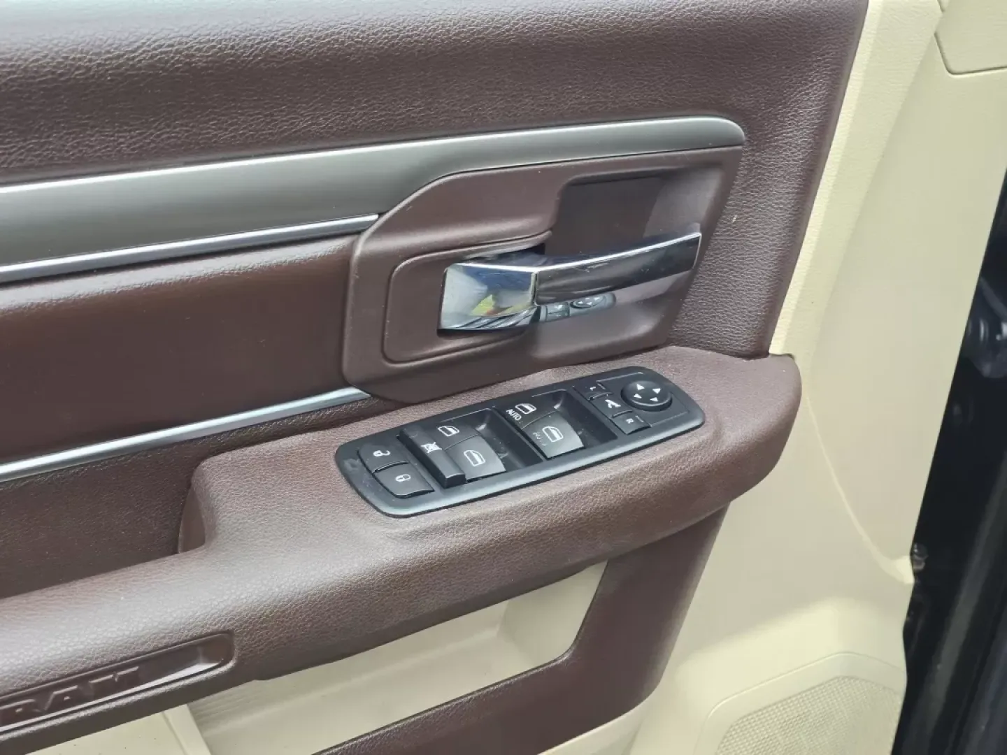 2013 /Canyon Brown/Light Frost Beige Interior Ram 1500 SLT (1C6RR6LG0DS) with an Other engine, located at 5115 14th Ave., Columbus, GA, 31904, (706) 323-0345, 32.511494, -84.971046 - **Unleash Your Adventurous Spirit with the 2013 Ram 1500 SLT A Truck That Fits Your Lifestyle!**<br /> <br /> Are you ready to elevate your driving experience? Whether you're a growing family needing ample space for weekend getaways or a busy professional seeking a reliable commuter vehicle, the 20 - Photo#16