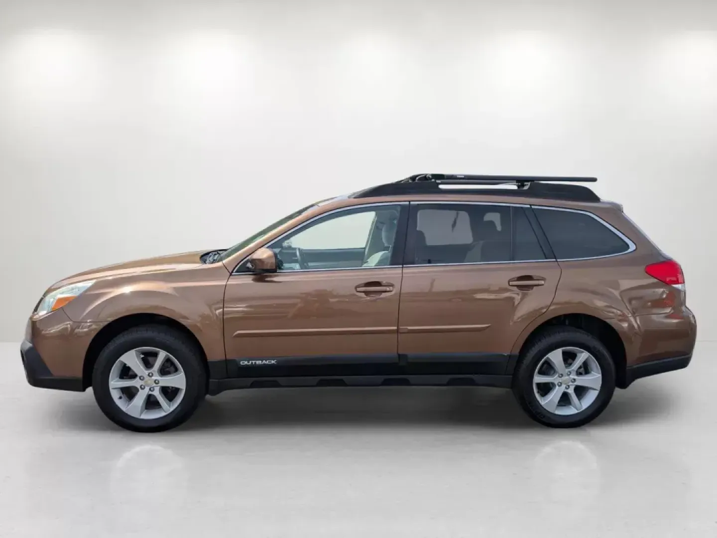 2013 /Ivory Striated Subaru Outback 2.5i Premium (4S4BRCCCXD3) with an Other engine, located at 1430 Gateway Drive, Opelika, AL, 36801, (334) 239-0944, 32.637871, -85.409790 - 2013 Subaru Outback 2.5i Premium - Photo#2