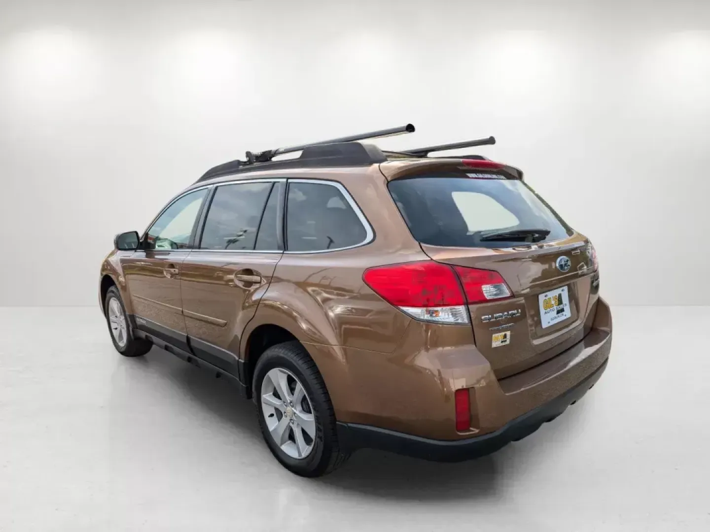 2013 /Ivory Striated Subaru Outback 2.5i Premium (4S4BRCCCXD3) with an Other engine, located at 1430 Gateway Drive, Opelika, AL, 36801, (334) 239-0944, 32.637871, -85.409790 - 2013 Subaru Outback 2.5i Premium - Photo#3