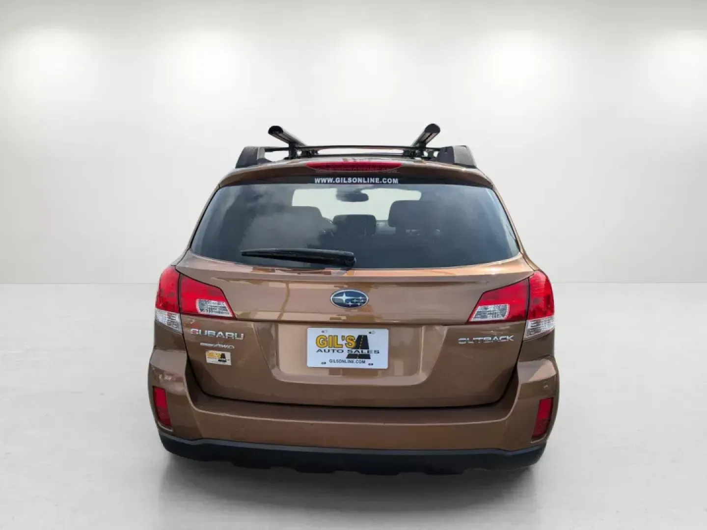 2013 /Ivory Striated Subaru Outback 2.5i Premium (4S4BRCCCXD3) with an Other engine, located at 1430 Gateway Drive, Opelika, AL, 36801, (334) 239-0944, 32.637871, -85.409790 - 2013 Subaru Outback 2.5i Premium - Photo#4