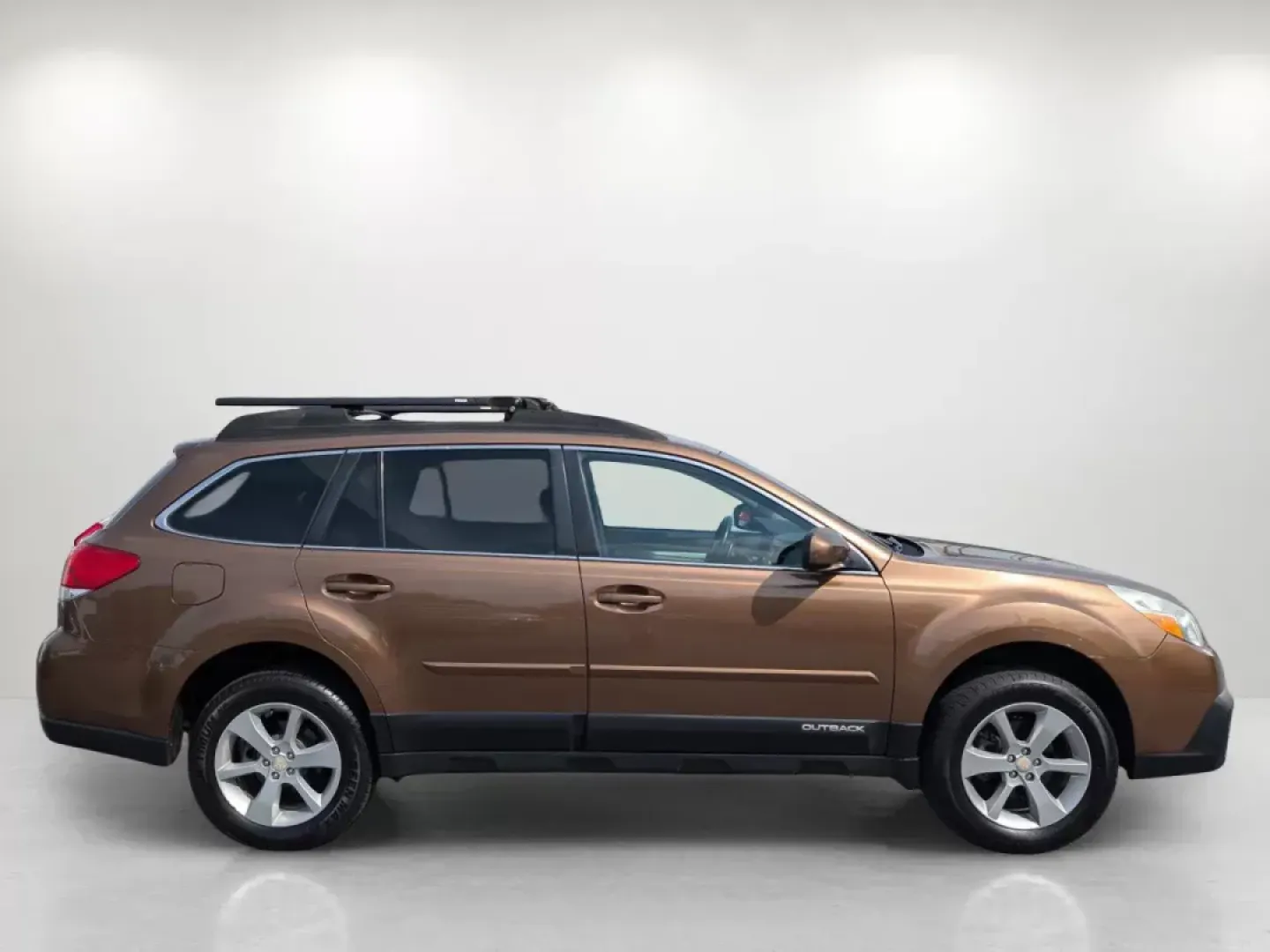 2013 /Ivory Striated Subaru Outback 2.5i Premium (4S4BRCCCXD3) with an Other engine, located at 1430 Gateway Drive, Opelika, AL, 36801, (334) 239-0944, 32.637871, -85.409790 - 2013 Subaru Outback 2.5i Premium - Photo#6