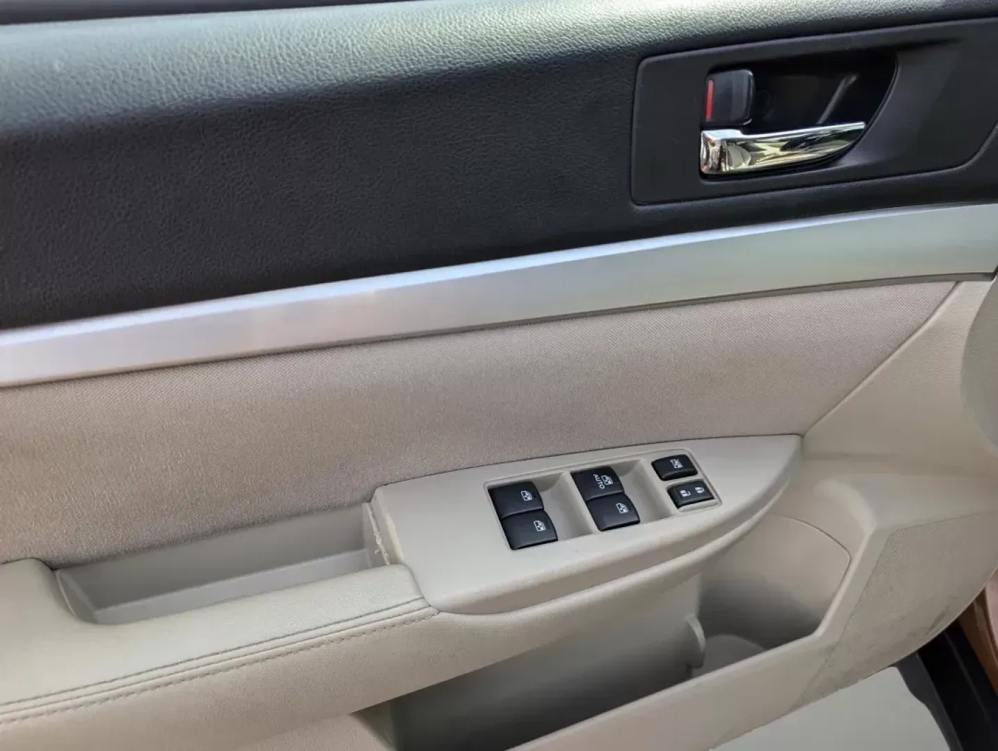2013 /Ivory Striated Subaru Outback 2.5i Premium (4S4BRCCCXD3) with an Other engine, located at 1430 Gateway Drive, Opelika, AL, 36801, (334) 239-0944, 32.637871, -85.409790 - 2013 Subaru Outback 2.5i Premium - Photo#9