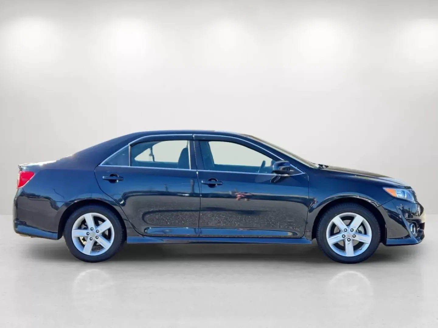 2013 Toyota Camry (4T1BF1FK8DU) with an Other engine, located at 5115 14th Ave., Columbus, GA, 31904, (706) 323-0345, 32.511494, -84.971046 - **Elevate Your Daily Commute with the 2013 Toyota Camry Ideal for Budget-Conscious Buyers!**<br /> <br /> Are you looking for a reliable sedan that perfectly balances comfort, efficiency, and technology? Look no further than this stunning 2013 Toyota Camry available at Gils Auto in Phenix City, AL. - Photo#4