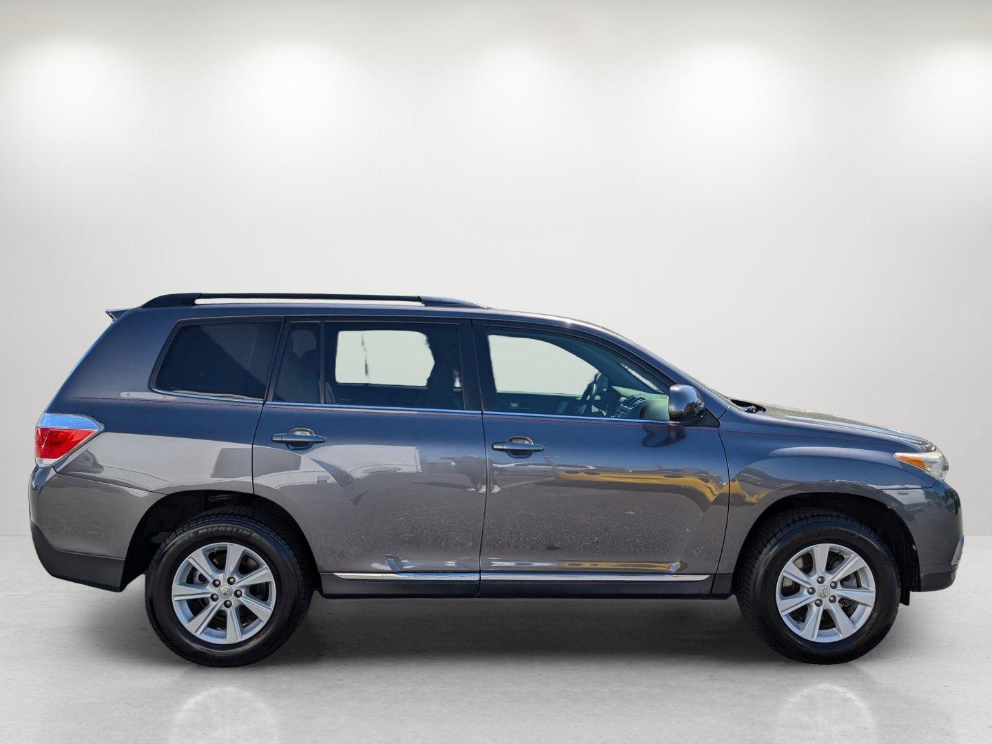 2013 Toyota Highlander (5TDZK3EH9DS) with an Gas V6 3.5L/211 engine, 5-Speed Automatic w/Manual Shift transmission, located at 5115 14th Ave., Columbus, GA, 31904, (706) 323-0345, 32.511494, -84.971046 - 2013 Toyota Highlander - Photo#3