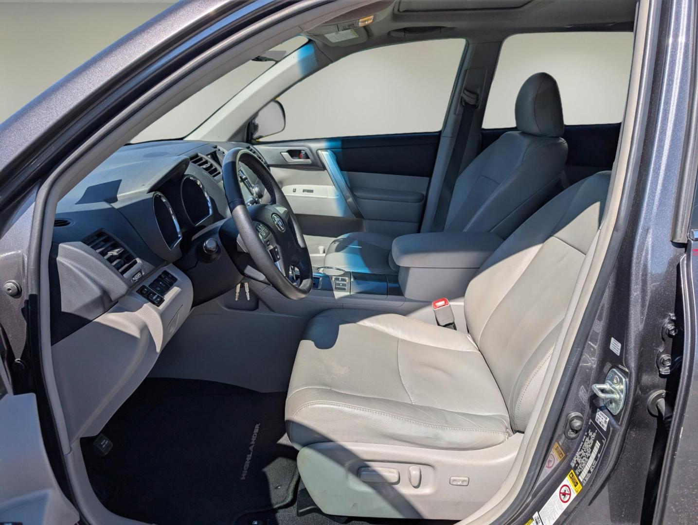 2013 Toyota Highlander (5TDZK3EH9DS) with an Gas V6 3.5L/211 engine, 5-Speed Automatic w/Manual Shift transmission, located at 5115 14th Ave., Columbus, GA, 31904, (706) 323-0345, 32.511494, -84.971046 - 2013 Toyota Highlander - Photo#9