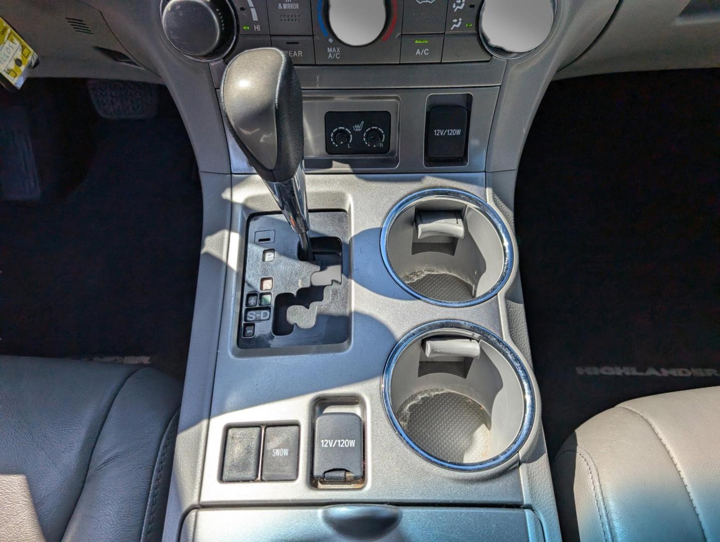 2013 Toyota Highlander (5TDZK3EH9DS) with an Gas V6 3.5L/211 engine, 5-Speed Automatic w/Manual Shift transmission, located at 5115 14th Ave., Columbus, GA, 31904, (706) 323-0345, 32.511494, -84.971046 - 2013 Toyota Highlander - Photo#12