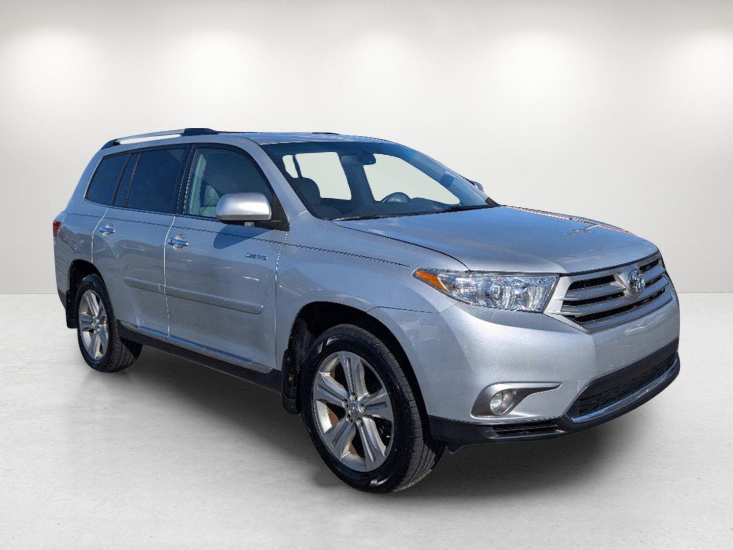 2013 Toyota Highlander Limited (5TDDK3EH9DS) with an Gas V6 3.5L/211 engine, 5-Speed Automatic w/Manual Shift transmission, located at 7000 Northlake Connector, Columbus, GA, 31904, (706) 987-8085, 32.524975, -84.978134 - 2013 Toyota Highlander Limited - Photo#2