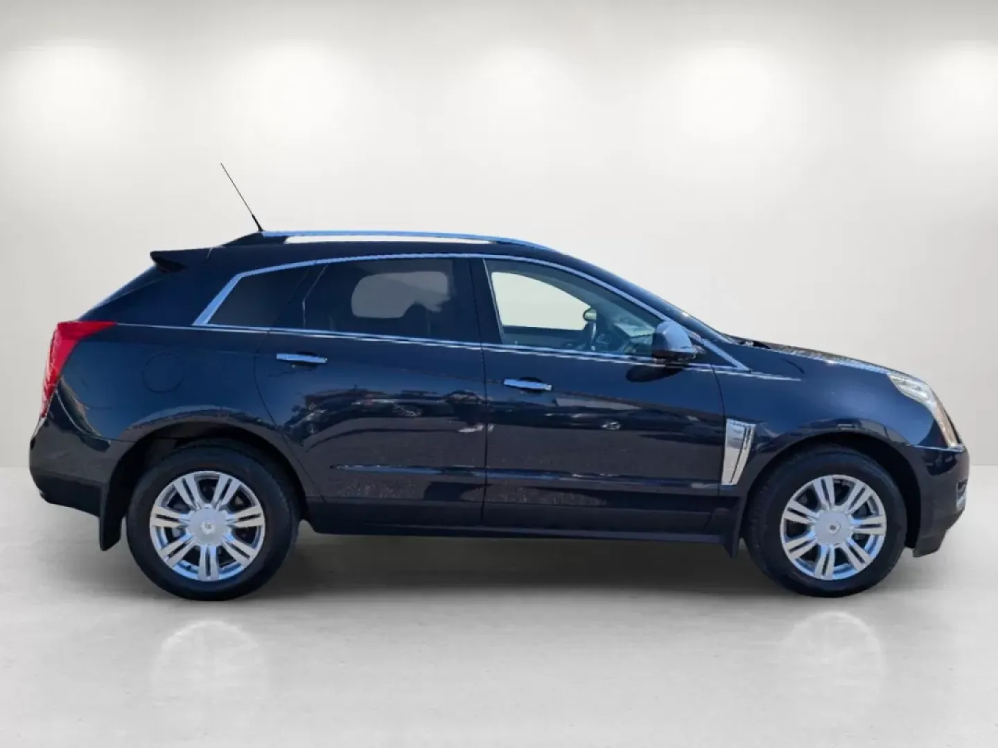 2014 /Light Titanium w/Ebony accents Cadillac SRX Luxury Collection (3GYFNBE30ES) with an Other engine, located at 804 22nd Ave, Phenix City, AL, 36870, (334) 297-1860, 32.484749, -85.024475 - **Elevate Your Lifestyle with the 2014 Cadillac SRX Luxury Collection at Gils Auto** <br /> <br /> Are you ready to experience the perfect blend of luxury and functionality? Whether you're a growing family in need of a spacious SUV, a daily commuter seeking comfort, or someone who loves weekend get - Photo#5