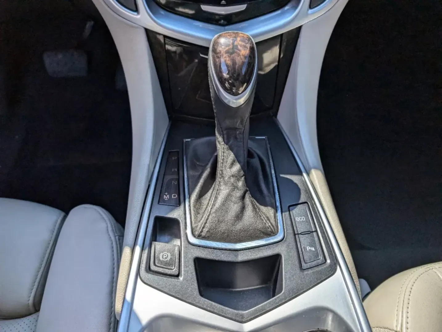 2014 /Light Titanium w/Ebony accents Cadillac SRX Luxury Collection (3GYFNBE30ES) with an Other engine, located at 804 22nd Ave, Phenix City, AL, 36870, (334) 297-1860, 32.484749, -85.024475 - **Elevate Your Lifestyle with the 2014 Cadillac SRX Luxury Collection at Gils Auto** <br /> <br /> Are you ready to experience the perfect blend of luxury and functionality? Whether you're a growing family in need of a spacious SUV, a daily commuter seeking comfort, or someone who loves weekend get - Photo#11