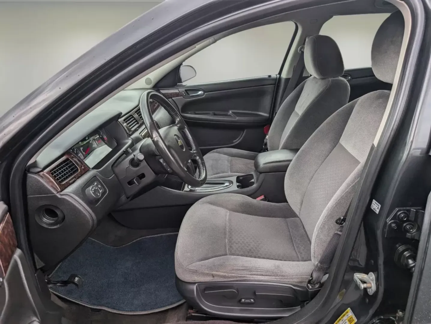 2014 /Ebony Chevrolet Impala Limited LT (2G1WB5E33E1) with an Other engine, located at 521 Old Farm Lane Rd, Prattville, AL, 36066, (334) 325-1505, 32.482460, -86.416367 - **Drive Your Dreams with the 2014 Chevrolet Impala Limited at Gils Auto in Prattville!**<br /> <br /> Are you in the market for a reliable sedan that perfectly blends style, comfort, and performance? Look no further than the 2014 Chevrolet Impala Limited, available now at Gils Auto, your trusted Buy - Photo#9