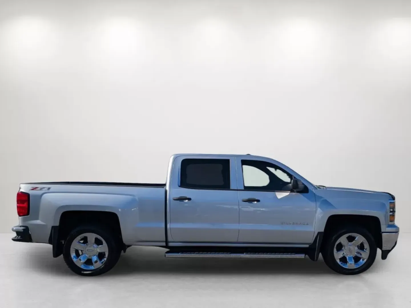 2014 /Jet Black Chevrolet Silverado 1500 LT (3GCUKRECXEG) with an Other engine, located at 1430 Gateway Drive, Opelika, AL, 36801, (334) 239-0944, 32.637871, -85.409790 - Are you ready to elevate your adventures with a reliable and versatile truck? Look no further than this impressive 2014 Chevrolet Silverado 1500 LT, available now at Gils Auto in Phenix City, AL! Whether you're a growing family looking for a spacious ride, a weekend warrior ready for off-road excurs - Photo#3