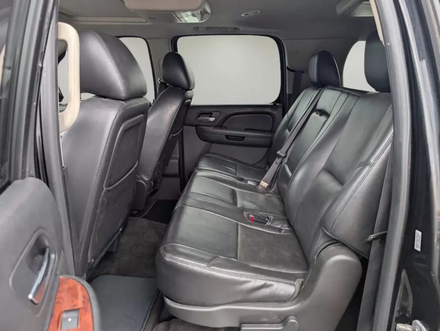 2014 /Ebony Chevrolet Suburban LTZ (1GNSCKE00ER) with an Other engine, located at 1430 Gateway Drive, Opelika, AL, 36801, (334) 239-0944, 32.637871, -85.409790 - Experience the ultimate in family adventure with the 2014 Chevrolet Suburban LTZ, available now at Gils Auto in Phenix City, Alabama. This spacious SUV is designed for those who seek comfort and style, making it perfect for growing families, weekend getaways, or long commutes. With ample seating for - Photo#10
