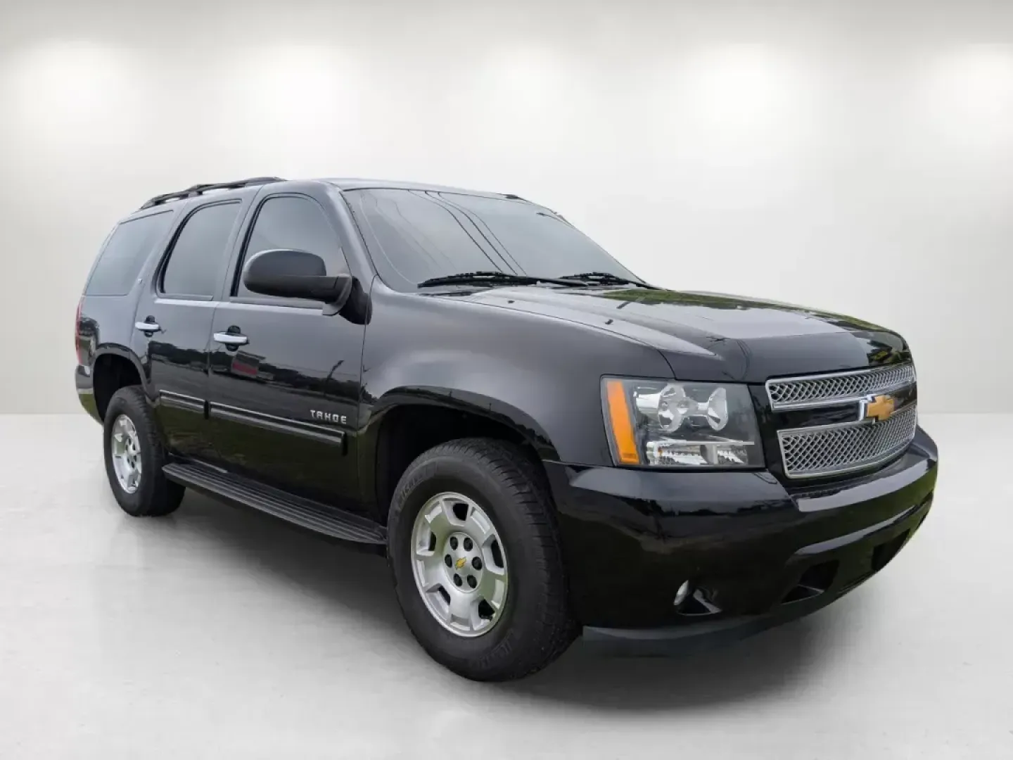 2014 /Ebony Chevrolet Tahoe LT (1GNSCBE00ER) with an Gas/Ethanol V8 5.3L/323 engine, 6-Speed Automatic transmission, located at 3959 U.S. 80 W, Phenix City, AL, 36870, (334) 297-4885, 32.469296, -85.135185 - 2014 Chevrolet Tahoe LT - Photo#2