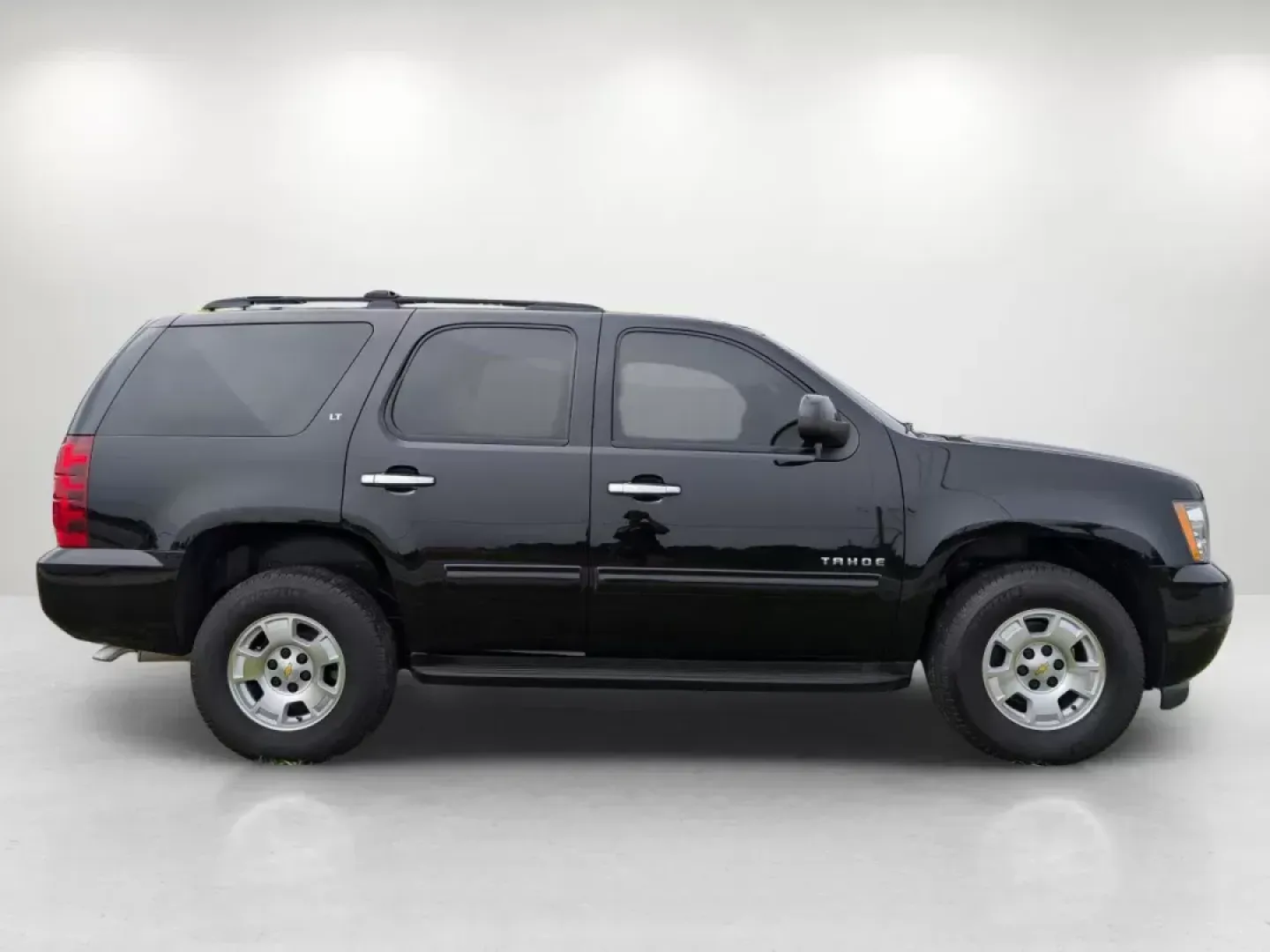 2014 /Ebony Chevrolet Tahoe LT (1GNSCBE00ER) with an Gas/Ethanol V8 5.3L/323 engine, 6-Speed Automatic transmission, located at 3959 U.S. 80 W, Phenix City, AL, 36870, (334) 297-4885, 32.469296, -85.135185 - 2014 Chevrolet Tahoe LT - Photo#3