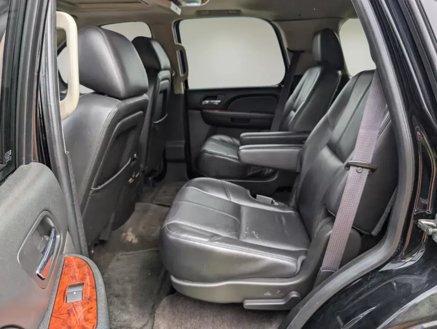 2014 /Ebony Chevrolet Tahoe LT (1GNSCBE00ER) with an Gas/Ethanol V8 5.3L/323 engine, 6-Speed Automatic transmission, located at 3959 U.S. 80 W, Phenix City, AL, 36870, (334) 297-4885, 32.469296, -85.135185 - 2014 Chevrolet Tahoe LT - Photo#10