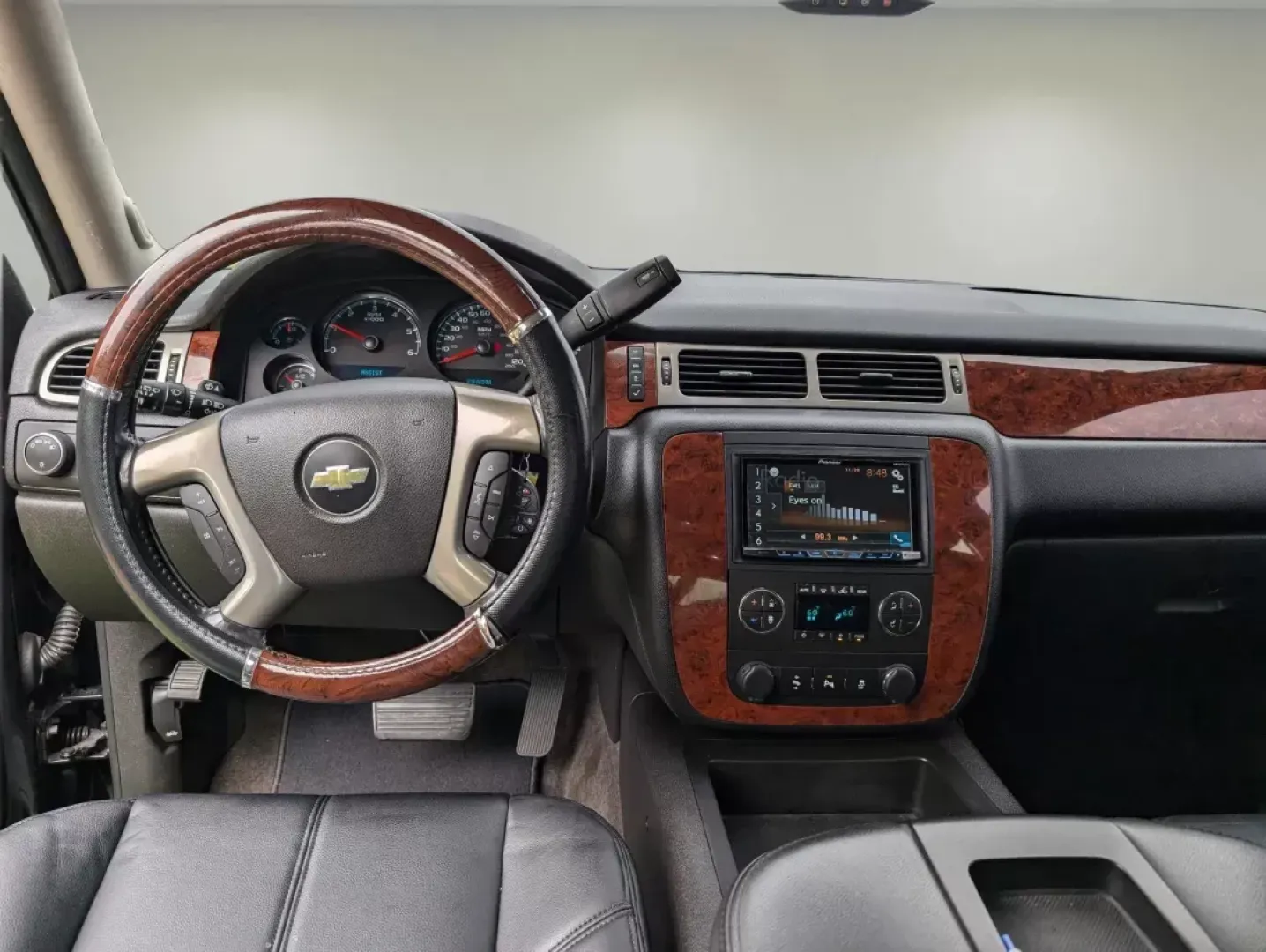 2014 /Ebony Chevrolet Tahoe LT (1GNSCBE00ER) with an Gas/Ethanol V8 5.3L/323 engine, 6-Speed Automatic transmission, located at 3959 U.S. 80 W, Phenix City, AL, 36870, (334) 297-4885, 32.469296, -85.135185 - 2014 Chevrolet Tahoe LT - Photo#12
