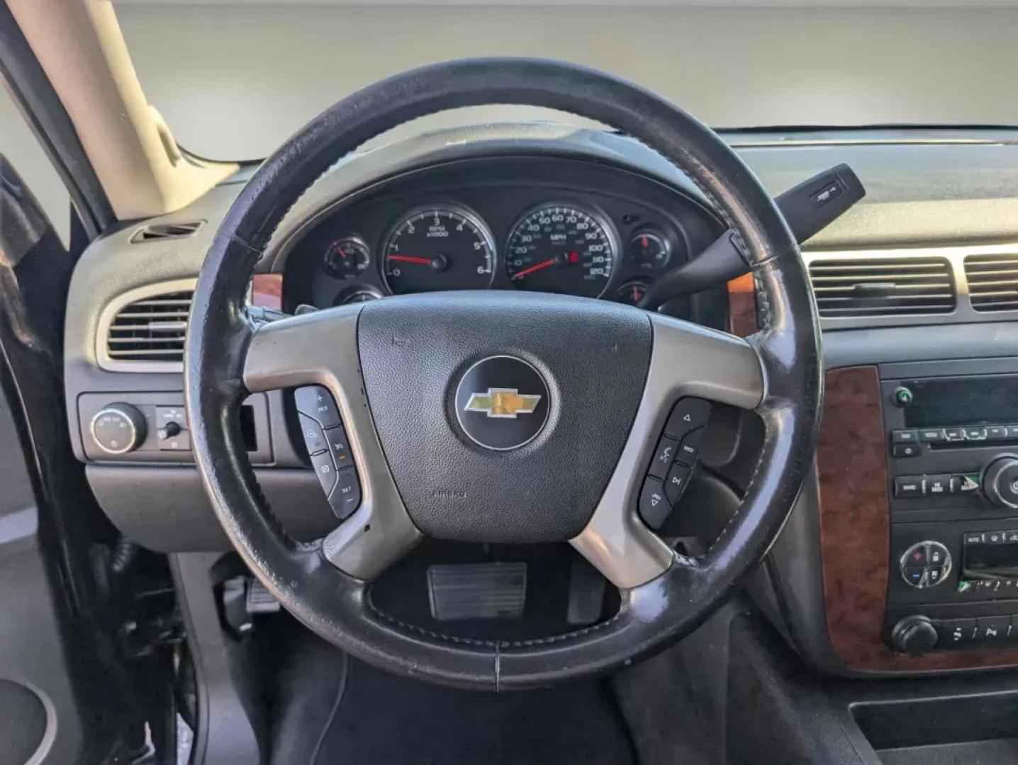 2014 /Ebony Chevrolet Tahoe LT (1GNSCBE07ER) with an Gas/Ethanol V8 5.3L/323 engine, 6-Speed Automatic transmission, located at 7000 Northlake Connector, Columbus, GA, 31904, (706) 987-8085, 32.524975, -84.978134 - 2014 Chevrolet Tahoe LT - Photo#15