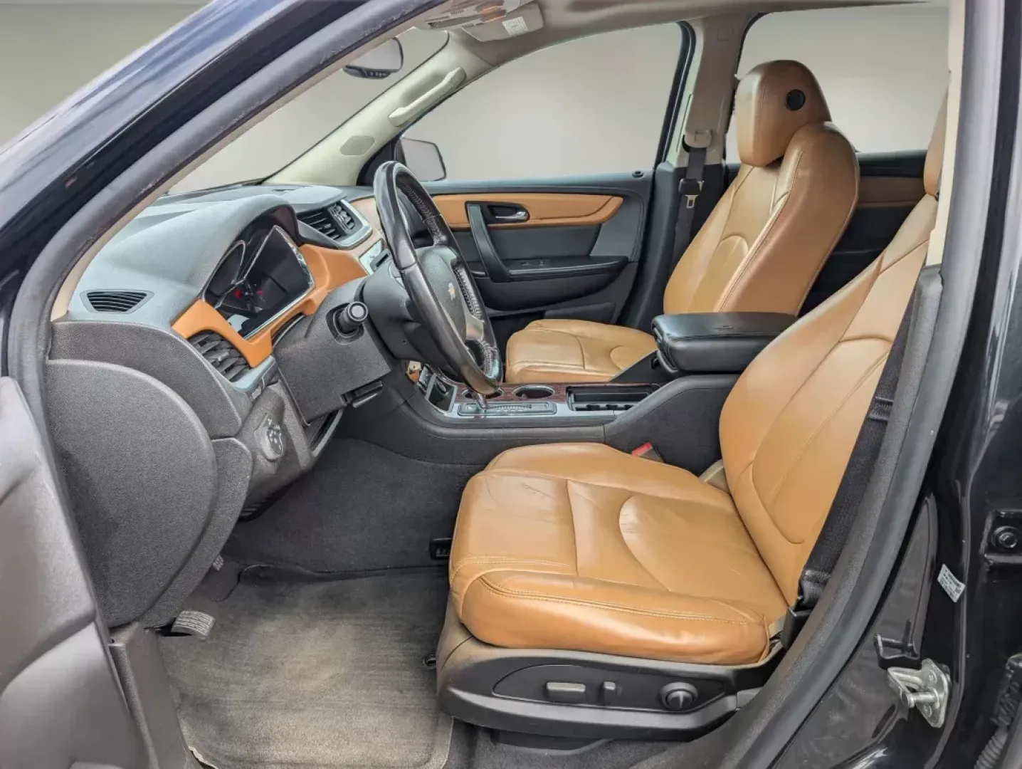2014 /Ebony/Mojave Chevrolet Traverse LT (1GNKRHKD6EJ) with an Gas V6 3.6L/217 engine, 6-Speed Automatic transmission, located at 804 22nd Ave, Phenix City, AL, 36870, (334) 297-1860, 32.484749, -85.024475 - ### Discover Your Adventure with This 2014 Chevrolet Traverse LT at Gils Auto - Phenix City #2<br /> <br /> Are you searching for the perfect vehicle to accommodate your growing family or to embark on weekend adventures? Look no further than this **2014 Chevrolet Traverse LT** at **Gils Auto - Pheni - Photo#9