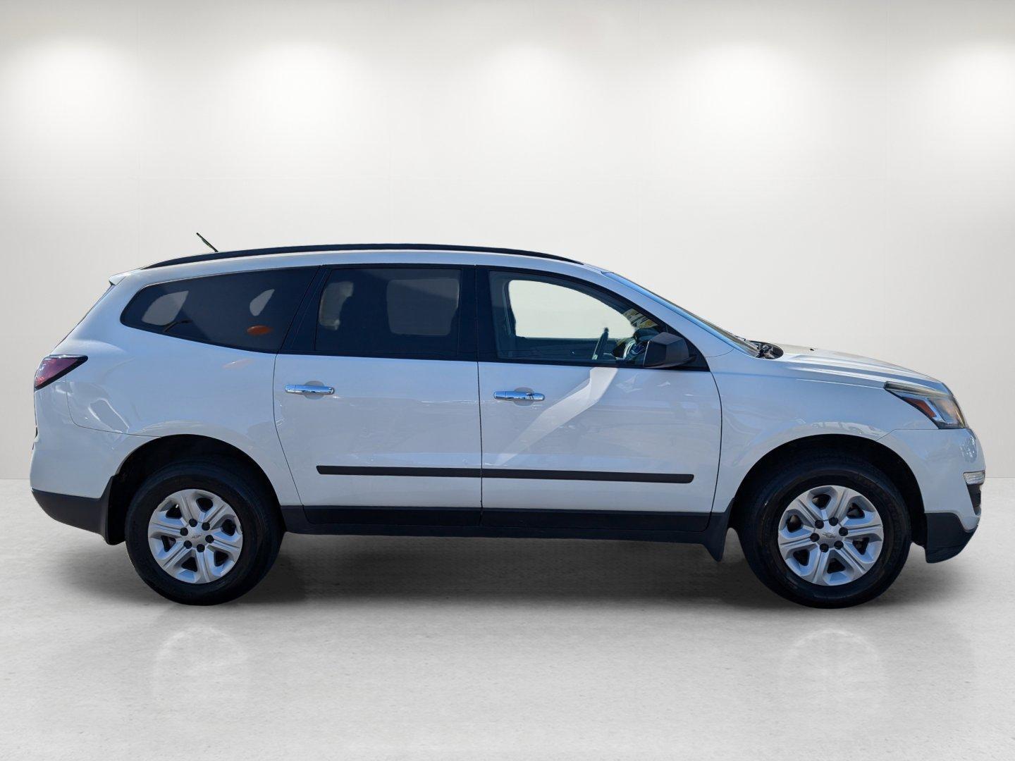 2014 /Dk Titanium/Lt Titanium Chevrolet Traverse LS (1GNKRFED2EJ) with an Gas V6 3.6L/217 engine, 6-Speed Automatic transmission, located at 3959 U.S. 80 W, Phenix City, AL, 36870, (334) 297-4885, 32.469296, -85.135185 - 2014 Chevrolet Traverse LS - Photo#4