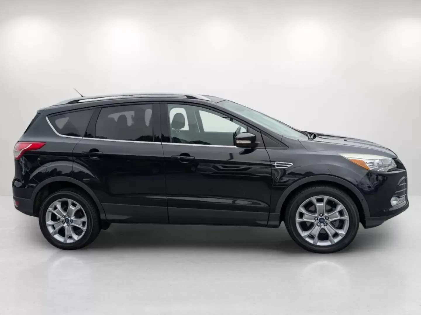 2014 Ford Escape Titanium (1FMCU0JX9EU) with an Other engine, located at 5115 14th Ave., Columbus, GA, 31904, (706) 323-0345, 32.511494, -84.971046 - Discover the perfect balance of style, comfort, and versatility with the 2014 Ford Escape Titanium available at Gils Auto in Phenix City, AL. Whether you're a busy parent juggling activities, a commuter navigating the daily grind, or an adventure-seeker ready to hit the road, this SUV is designed to - Photo#3