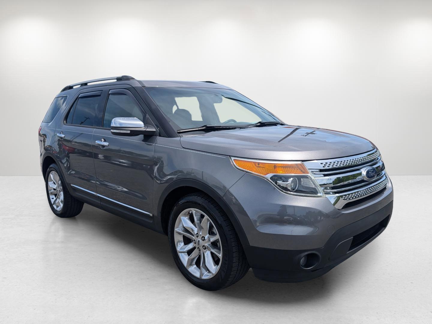 2014 Ford Explorer XLT (1FM5K7D87EG) with an Regular Unleaded V-6 3.5 L/213 engine, 6-Speed Automatic w/OD transmission, located at 804 22nd Ave, Phenix City, AL, 36870, (334) 297-1860, 32.484749, -85.024475 - 2014 Ford Explorer XLT - Photo#6