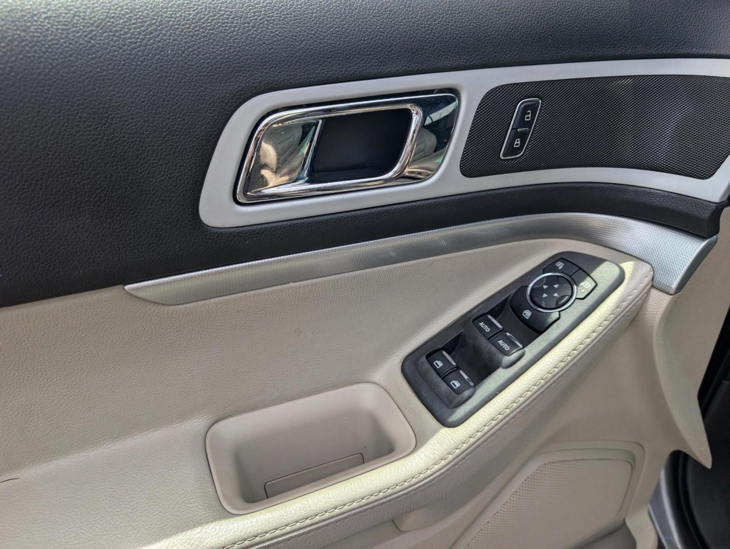 2014 Ford Explorer XLT (1FM5K7D87EG) with an Regular Unleaded V-6 3.5 L/213 engine, 6-Speed Automatic w/OD transmission, located at 804 22nd Ave, Phenix City, AL, 36870, (334) 297-1860, 32.484749, -85.024475 - 2014 Ford Explorer XLT - Photo#8