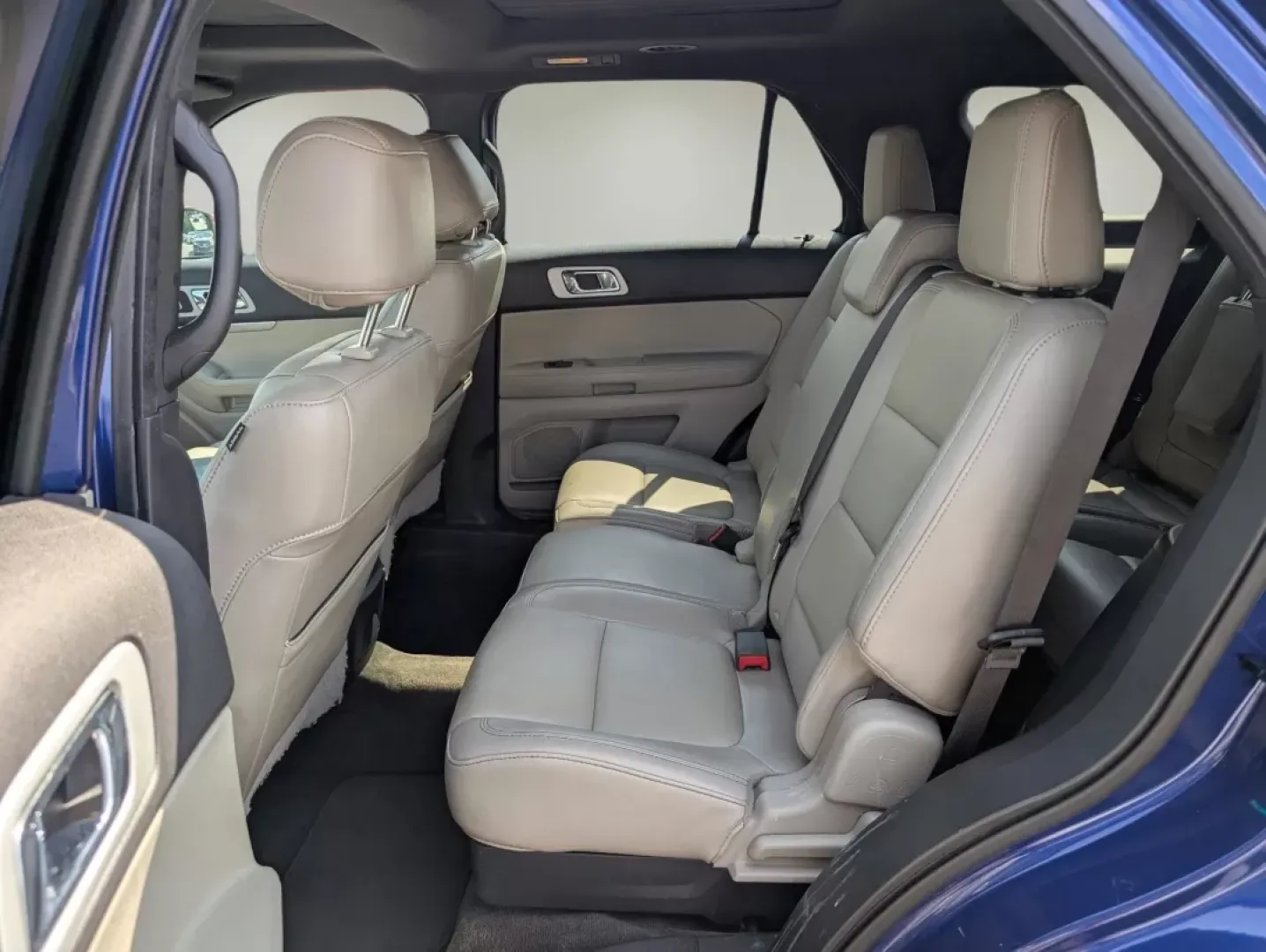 2014 Ford Explorer XLT (1FM5K7D82EG) with an Other engine, located at 3959 U.S. 80 W, Phenix City, AL, 36870, (334) 297-4885, 32.469296, -85.135185 - Discover the perfect blend of versatility and comfort with our 2014 Ford Explorer XLT, now available at Gils Auto in Phenix City, AL. Whether you're a growing family in need of extra space, a commuter looking for reliability, or an adventurer seeking a reliable vehicle for weekend getaways, this SUV - Photo#10