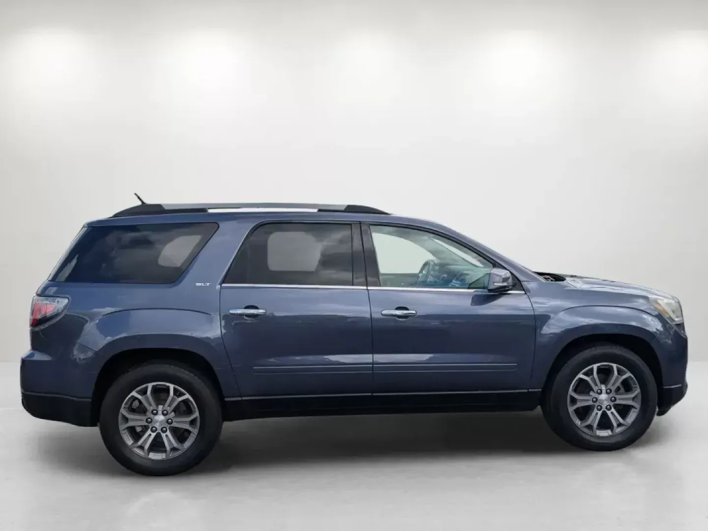 2014 /Light Titanium GMC Acadia SLT (1GKKRRKD0EJ) with an Gas V6 3.6L/220 engine, 6-Speed Automatic transmission, located at 804 22nd Ave, Phenix City, AL, 36870, (334) 297-1860, 32.484749, -85.024475 - **Discover Your Next Adventure with the 2014 GMC Acadia SLT at Gils Auto - Phenix City #2!**<br /> <br /> Are you in the market for a spacious, reliable SUV that can take your family on weekend getaways or make those long commutes a breeze? Look no further than the 2014 GMC Acadia SLT, available now - Photo#4