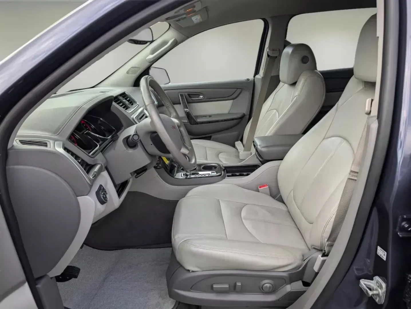 2014 /Light Titanium GMC Acadia SLT (1GKKRRKD0EJ) with an Gas V6 3.6L/220 engine, 6-Speed Automatic transmission, located at 804 22nd Ave, Phenix City, AL, 36870, (334) 297-1860, 32.484749, -85.024475 - **Discover Your Next Adventure with the 2014 GMC Acadia SLT at Gils Auto - Phenix City #2!**<br /> <br /> Are you in the market for a spacious, reliable SUV that can take your family on weekend getaways or make those long commutes a breeze? Look no further than the 2014 GMC Acadia SLT, available now - Photo#10