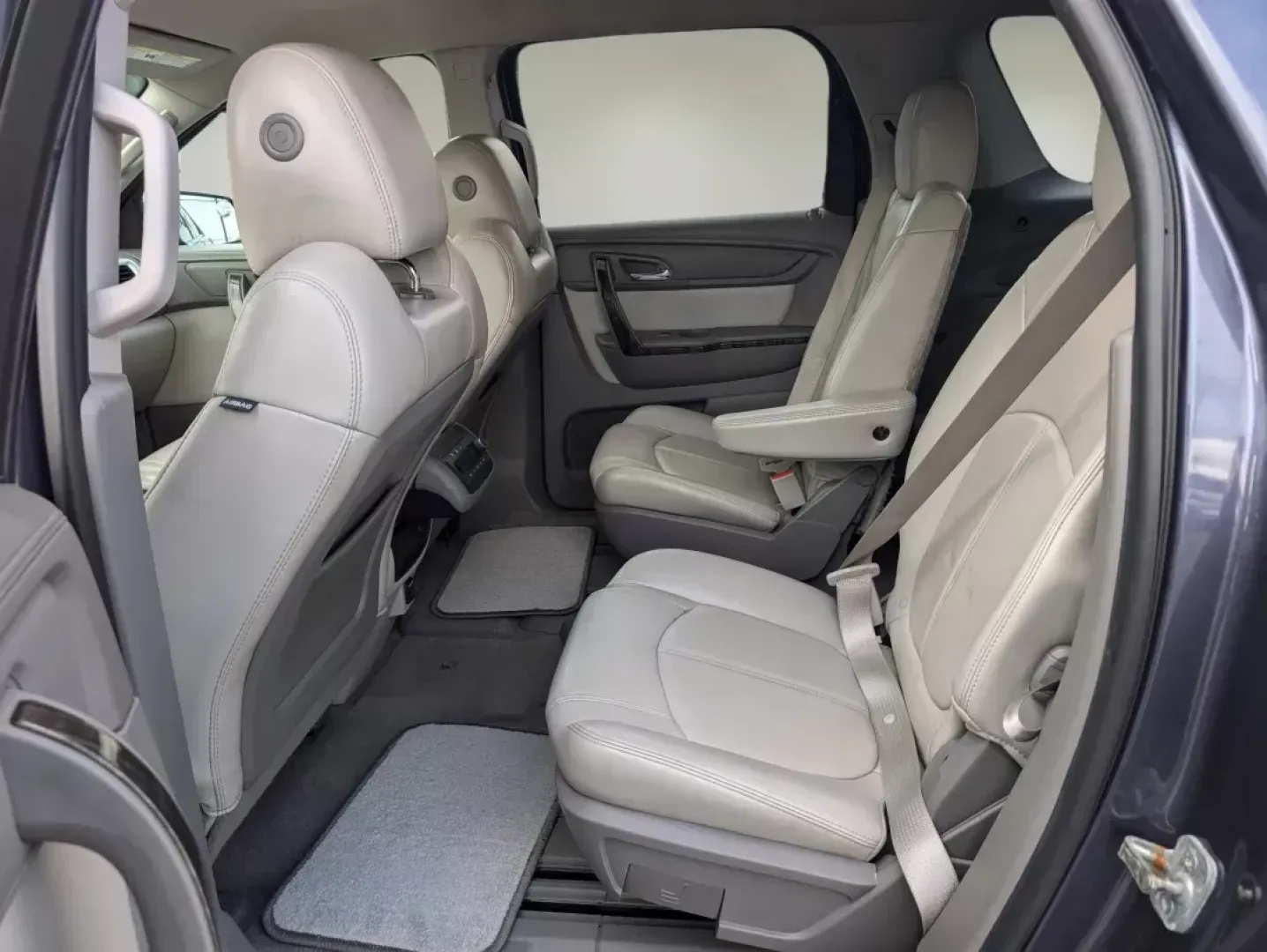 2014 /Light Titanium GMC Acadia SLT (1GKKRRKD0EJ) with an Gas V6 3.6L/220 engine, 6-Speed Automatic transmission, located at 804 22nd Ave, Phenix City, AL, 36870, (334) 297-1860, 32.484749, -85.024475 - **Discover Your Next Adventure with the 2014 GMC Acadia SLT at Gils Auto - Phenix City #2!**<br /> <br /> Are you in the market for a spacious, reliable SUV that can take your family on weekend getaways or make those long commutes a breeze? Look no further than the 2014 GMC Acadia SLT, available now - Photo#11