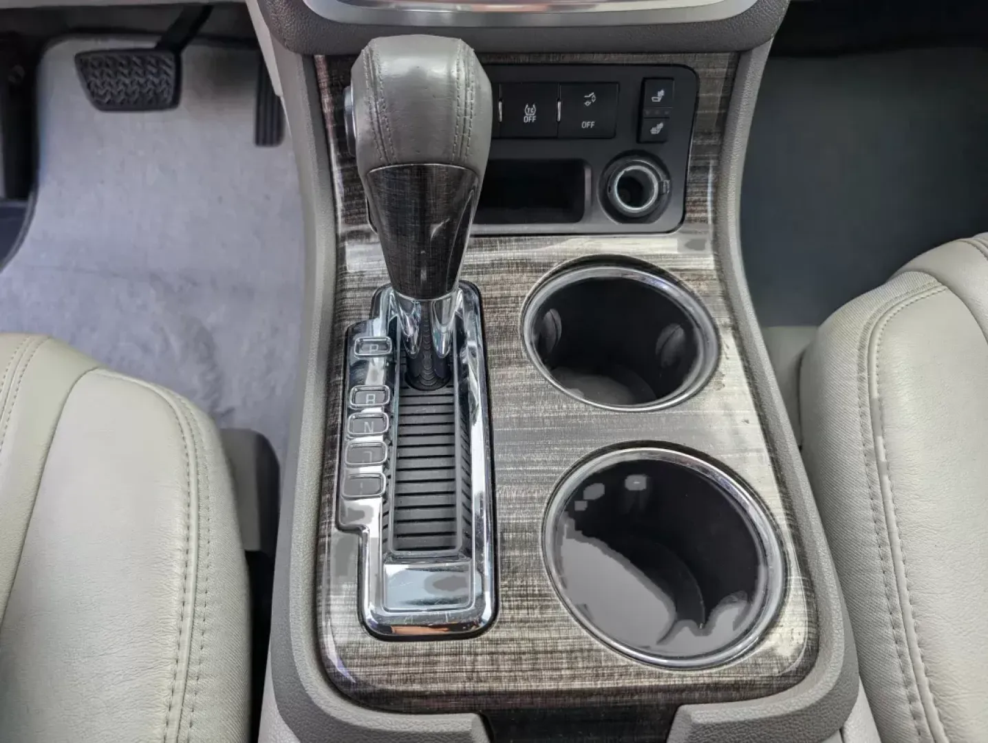 2014 /Light Titanium GMC Acadia SLT (1GKKRRKD0EJ) with an Gas V6 3.6L/220 engine, 6-Speed Automatic transmission, located at 804 22nd Ave, Phenix City, AL, 36870, (334) 297-1860, 32.484749, -85.024475 - **Discover Your Next Adventure with the 2014 GMC Acadia SLT at Gils Auto - Phenix City #2!**<br /> <br /> Are you in the market for a spacious, reliable SUV that can take your family on weekend getaways or make those long commutes a breeze? Look no further than the 2014 GMC Acadia SLT, available now - Photo#14