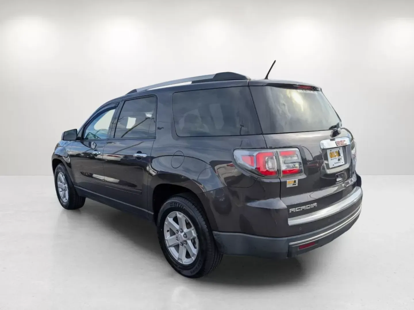 2014 /Light Titanium GMC Acadia SLE (1GKKRPKD6EJ) with an Other engine, located at 3959 U.S. 80 W, Phenix City, AL, 36870, (334) 297-4885, 32.469296, -85.135185 - **Explore New Adventures in This 2014 GMC Acadia Available Now at Gils Auto!**<br /> <br /> Are you looking for a versatile SUV that can keep up with your busy lifestyle? Look no further than this stunning 2014 GMC Acadia, available at Gils Auto in Phenix City, AL. With its spacious interior, advan - Photo#7
