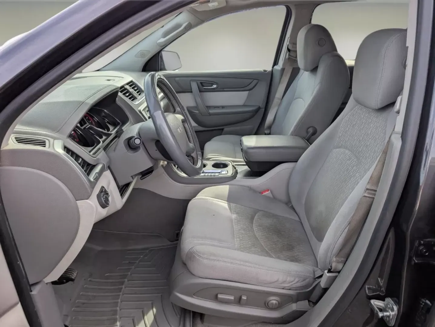 2014 /Light Titanium GMC Acadia SLE (1GKKRPKD6EJ) with an Other engine, located at 3959 U.S. 80 W, Phenix City, AL, 36870, (334) 297-4885, 32.469296, -85.135185 - **Explore New Adventures in This 2014 GMC Acadia Available Now at Gils Auto!**<br /> <br /> Are you looking for a versatile SUV that can keep up with your busy lifestyle? Look no further than this stunning 2014 GMC Acadia, available at Gils Auto in Phenix City, AL. With its spacious interior, advan - Photo#10