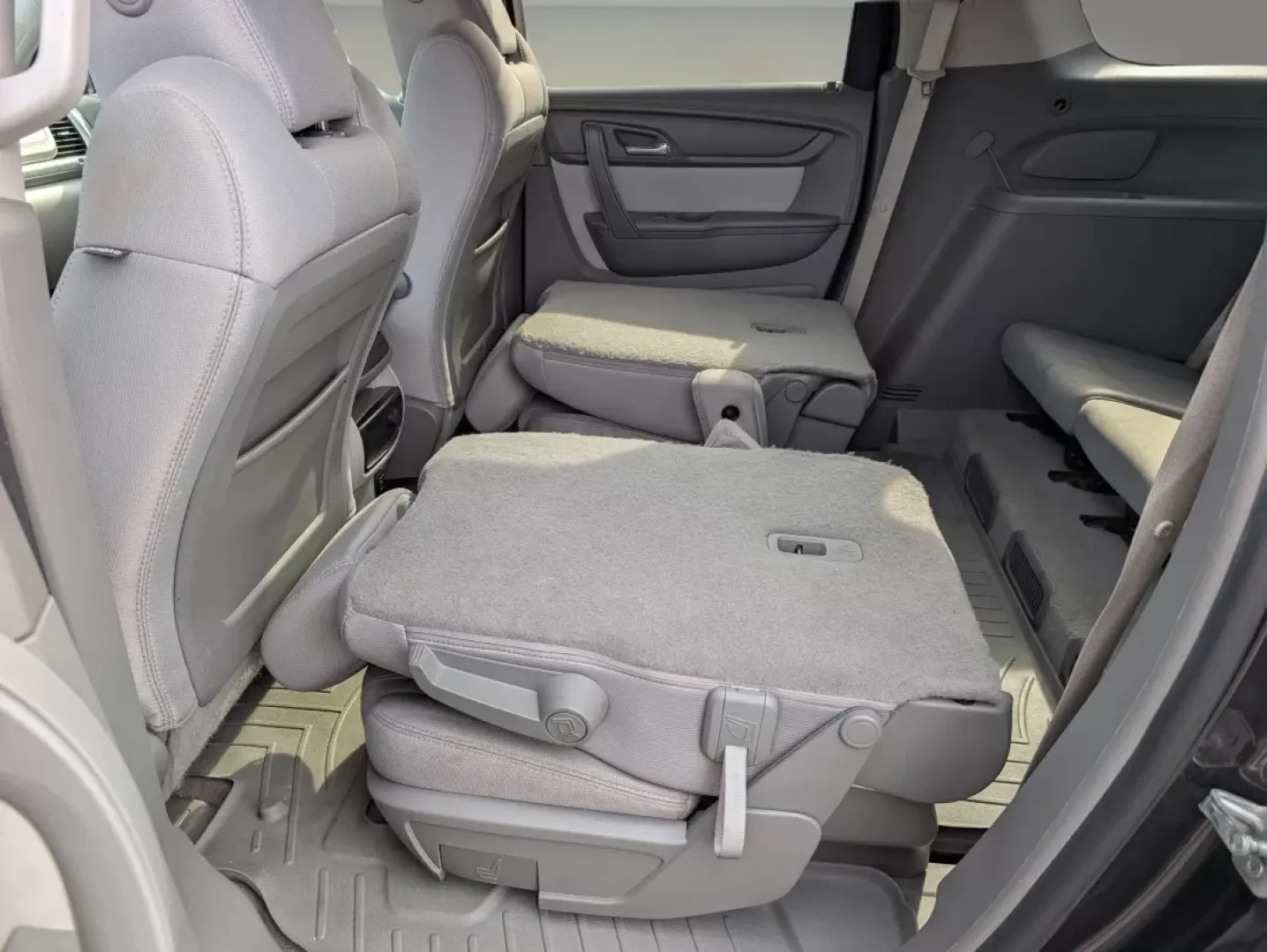 2014 /Light Titanium GMC Acadia SLE (1GKKRPKD6EJ) with an Other engine, located at 3959 U.S. 80 W, Phenix City, AL, 36870, (334) 297-4885, 32.469296, -85.135185 - **Explore New Adventures in This 2014 GMC Acadia Available Now at Gils Auto!**<br /> <br /> Are you looking for a versatile SUV that can keep up with your busy lifestyle? Look no further than this stunning 2014 GMC Acadia, available at Gils Auto in Phenix City, AL. With its spacious interior, advan - Photo#11