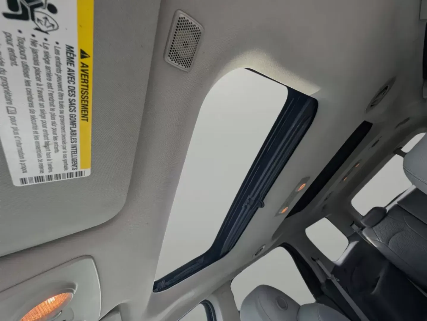 2014 /Light Titanium GMC Acadia SLE (1GKKRPKD6EJ) with an Other engine, located at 3959 U.S. 80 W, Phenix City, AL, 36870, (334) 297-4885, 32.469296, -85.135185 - **Explore New Adventures in This 2014 GMC Acadia Available Now at Gils Auto!**<br /> <br /> Are you looking for a versatile SUV that can keep up with your busy lifestyle? Look no further than this stunning 2014 GMC Acadia, available at Gils Auto in Phenix City, AL. With its spacious interior, advan - Photo#17