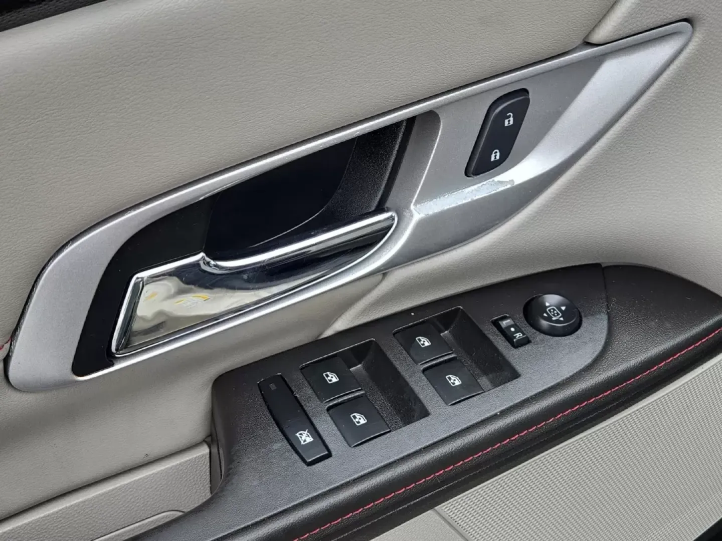 2014 /Light Titanium GMC Terrain SLT (2GKALTEK1E6) with an Other engine, located at 521 Old Farm Lane Rd, Prattville, AL, 36066, (334) 325-1505, 32.482460, -86.416367 - **Discover Adventure and Comfort with the 2014 GMC Terrain SLT at Gils Auto - Prattville**<br /> <br /> Are you in search of a versatile and stylish SUV that can seamlessly transition from your daily commute to weekend getaways? Look no further than the **2014 GMC Terrain SLT** at **Gils Auto - Prat - Photo#10