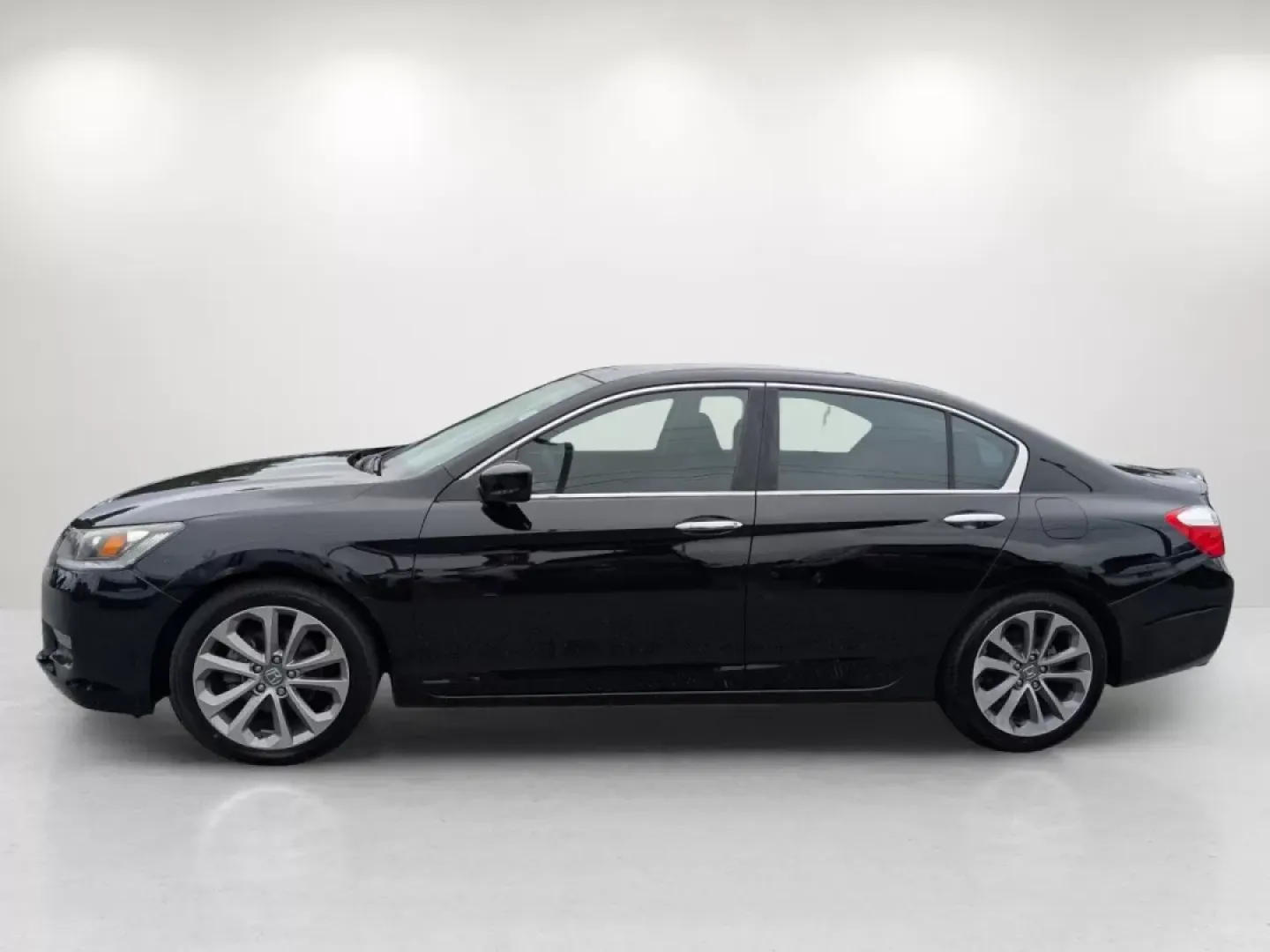 2014 Honda Accord Sedan Sport (1HGCR2F52EA) with an Other engine, located at 804 22nd Ave, Phenix City, AL, 36870, (334) 297-1860, 32.484749, -85.024475 - **Discover the Perfect 2014 Honda Accord Sport: Your Dream Sedan for Every Lifestyle!**<br /> <br /> Are you in search of a reliable vehicle to enhance your daily commute or make family outings more enjoyable? Look no further than this stunning 2014 Honda Accord Sedan, now available at Gils Auto in - Photo#7