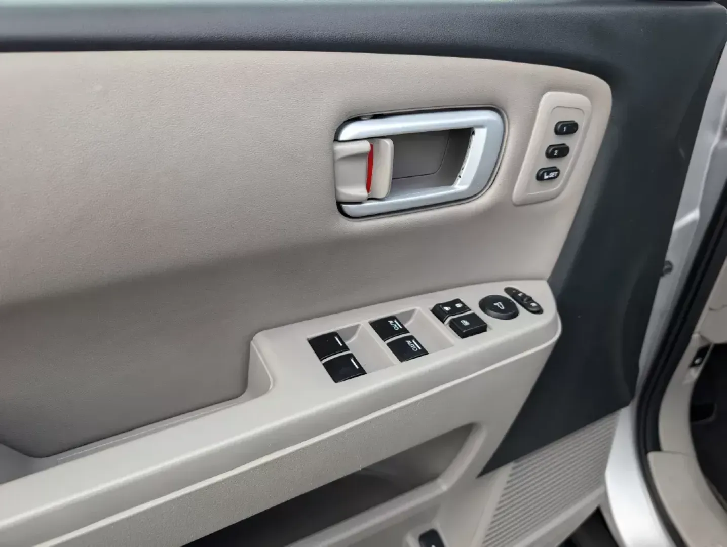 2014 Honda Pilot Touring (5FNYF3H99EB) with an Other engine, located at 3959 U.S. 80 W, Phenix City, AL, 36870, (334) 297-4885, 32.469296, -85.135185 - 2014 Honda Pilot Touring - Photo#8