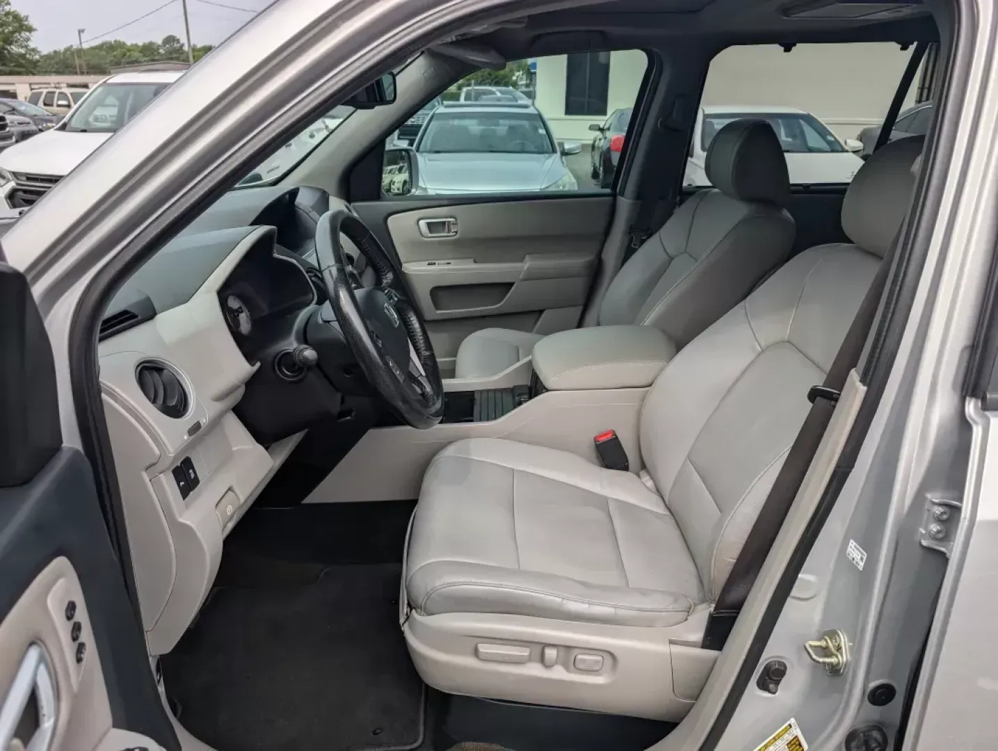 2014 Honda Pilot Touring (5FNYF3H99EB) with an Other engine, located at 3959 U.S. 80 W, Phenix City, AL, 36870, (334) 297-4885, 32.469296, -85.135185 - 2014 Honda Pilot Touring - Photo#9