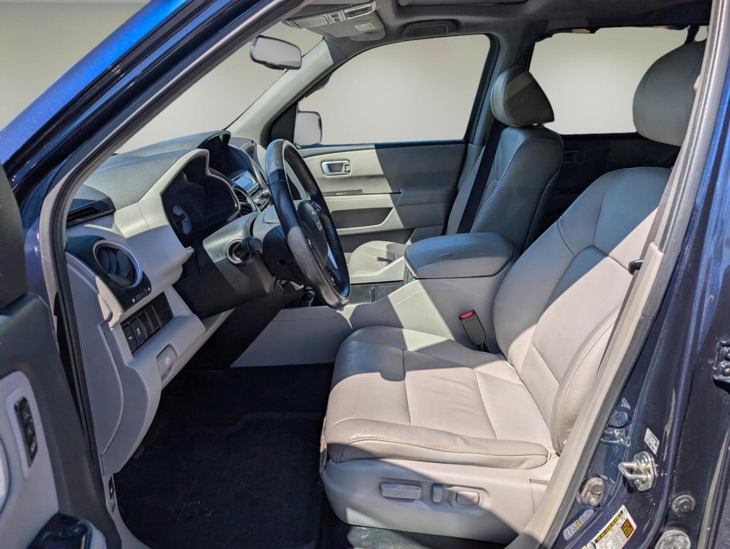 2014 Honda Pilot Touring (5FNYF3H99EB) with an Regular Unleaded V-6 3.5 L/212 engine, 5-Speed Automatic w/OD transmission, located at 7000 Northlake Connector, Columbus, GA, 31904, (706) 987-8085, 32.524975, -84.978134 - 2014 Honda Pilot Touring - Photo#9