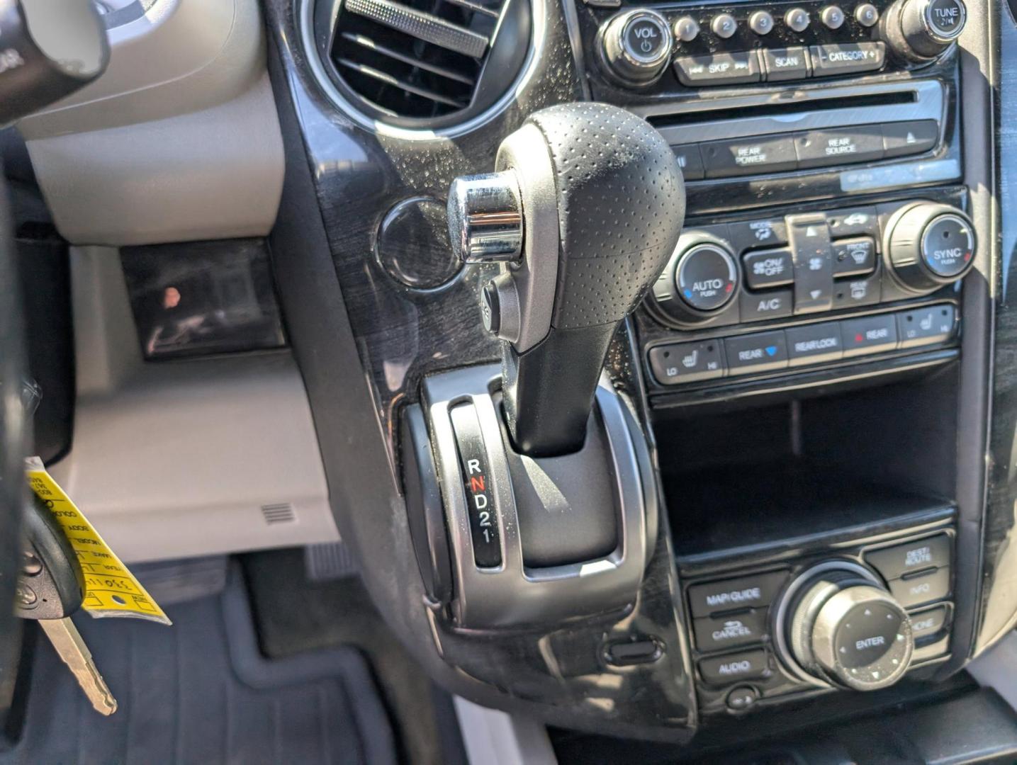 2014 Honda Pilot Touring (5FNYF3H99EB) with an Regular Unleaded V-6 3.5 L/212 engine, 5-Speed Automatic w/OD transmission, located at 7000 Northlake Connector, Columbus, GA, 31904, (706) 987-8085, 32.524975, -84.978134 - 2014 Honda Pilot Touring - Photo#13
