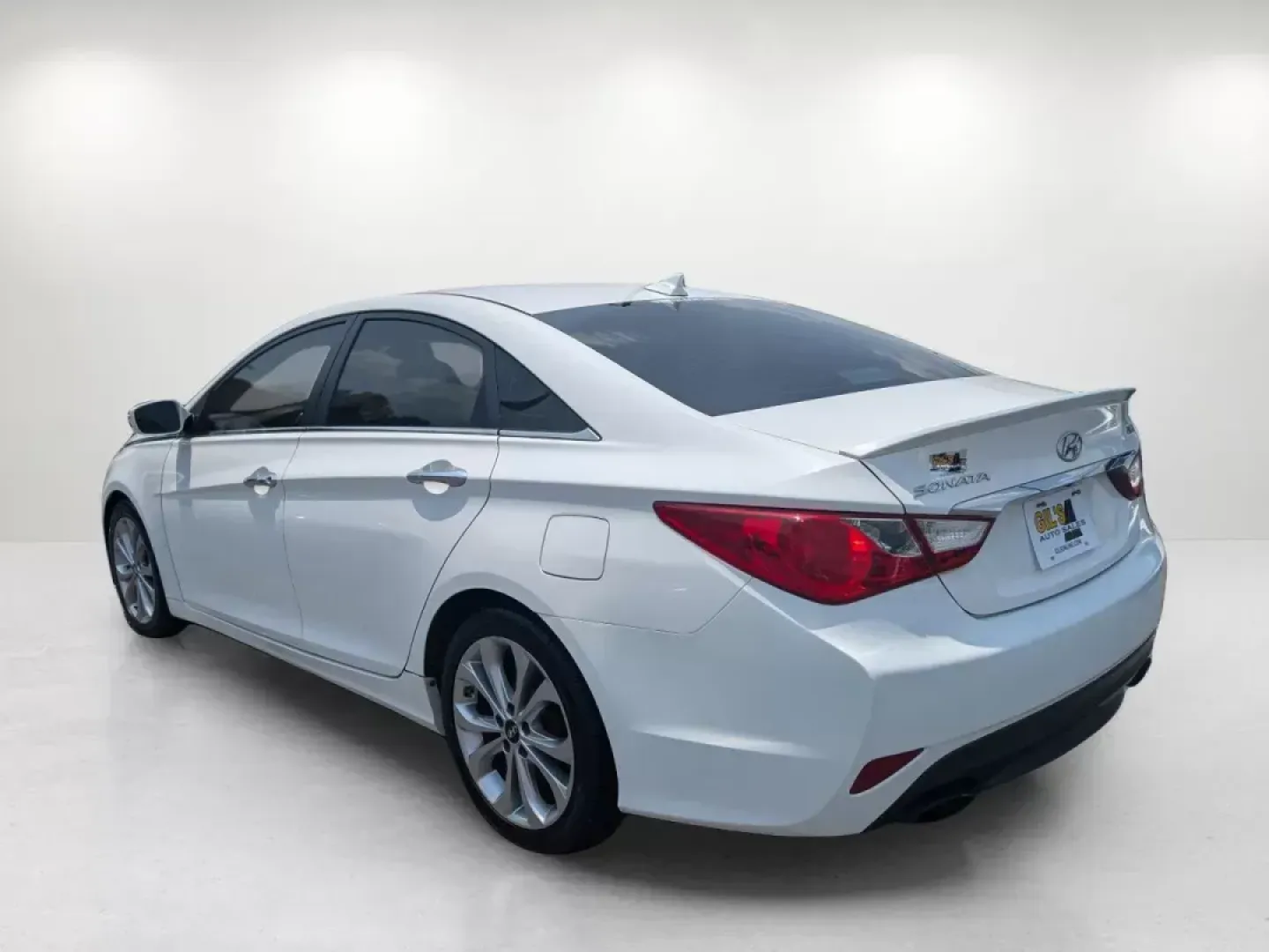 2014 /Black Hyundai Sonata SE (5NPEC4AB4EH) with an Intercooled Turbo Regular Unleaded I-4 2.0 L/122 engine, 6-Speed Automatic w/OD transmission, located at 804 22nd Ave, Phenix City, AL, 36870, (334) 297-1860, 32.484749, -85.024475 - **Experience the Open Road with the 2014 Hyundai Sonata SE Your Perfect Commuter Companion!**<br /> <br /> Are you searching for a reliable and stylish vehicle that seamlessly fits into your busy lifestyle? Look no further than this stunning 2014 Hyundai Sonata SE, now available at Gils Auto - Phen - Photo#6
